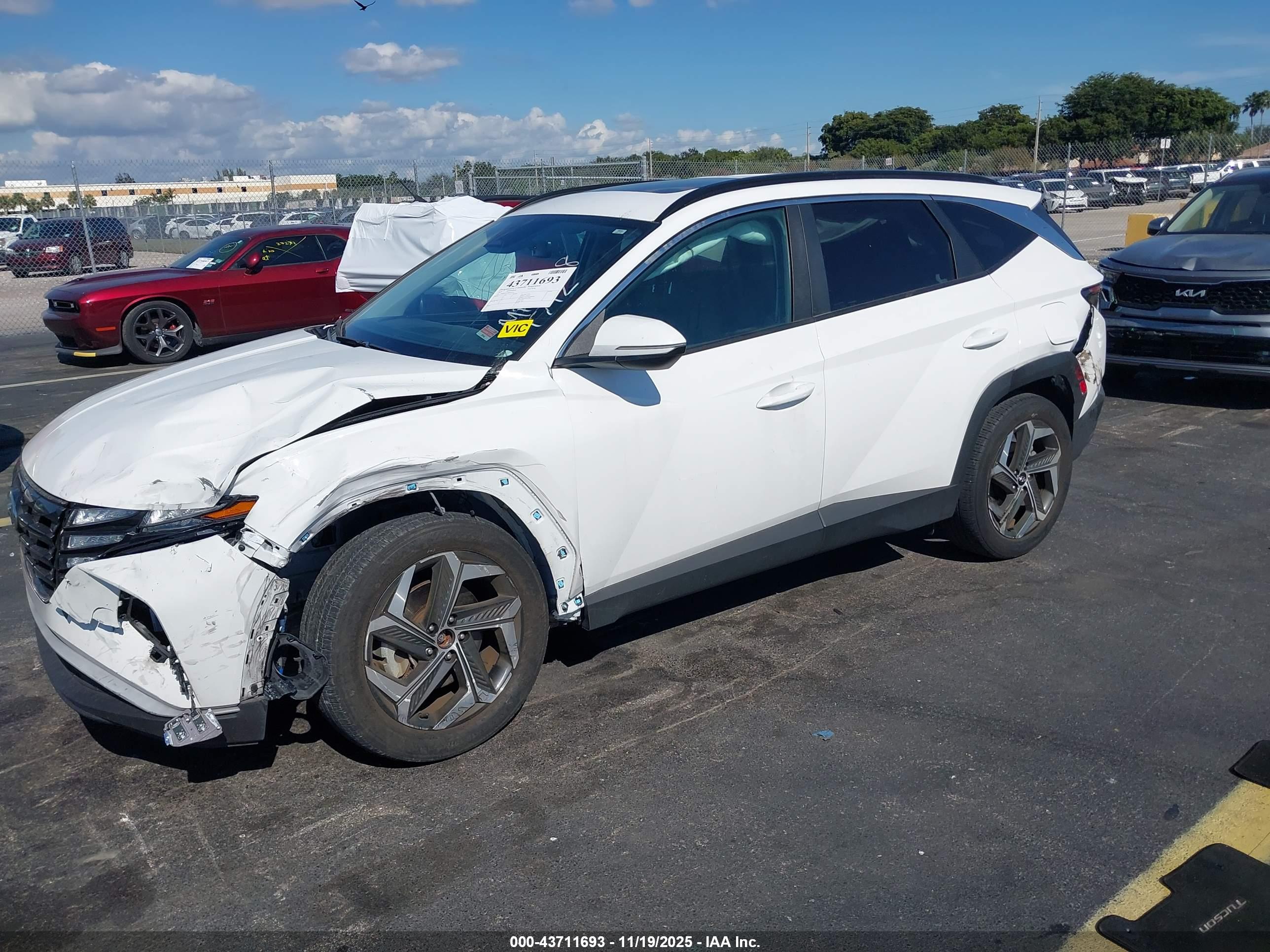 HYUNDAI TUCSON image 2