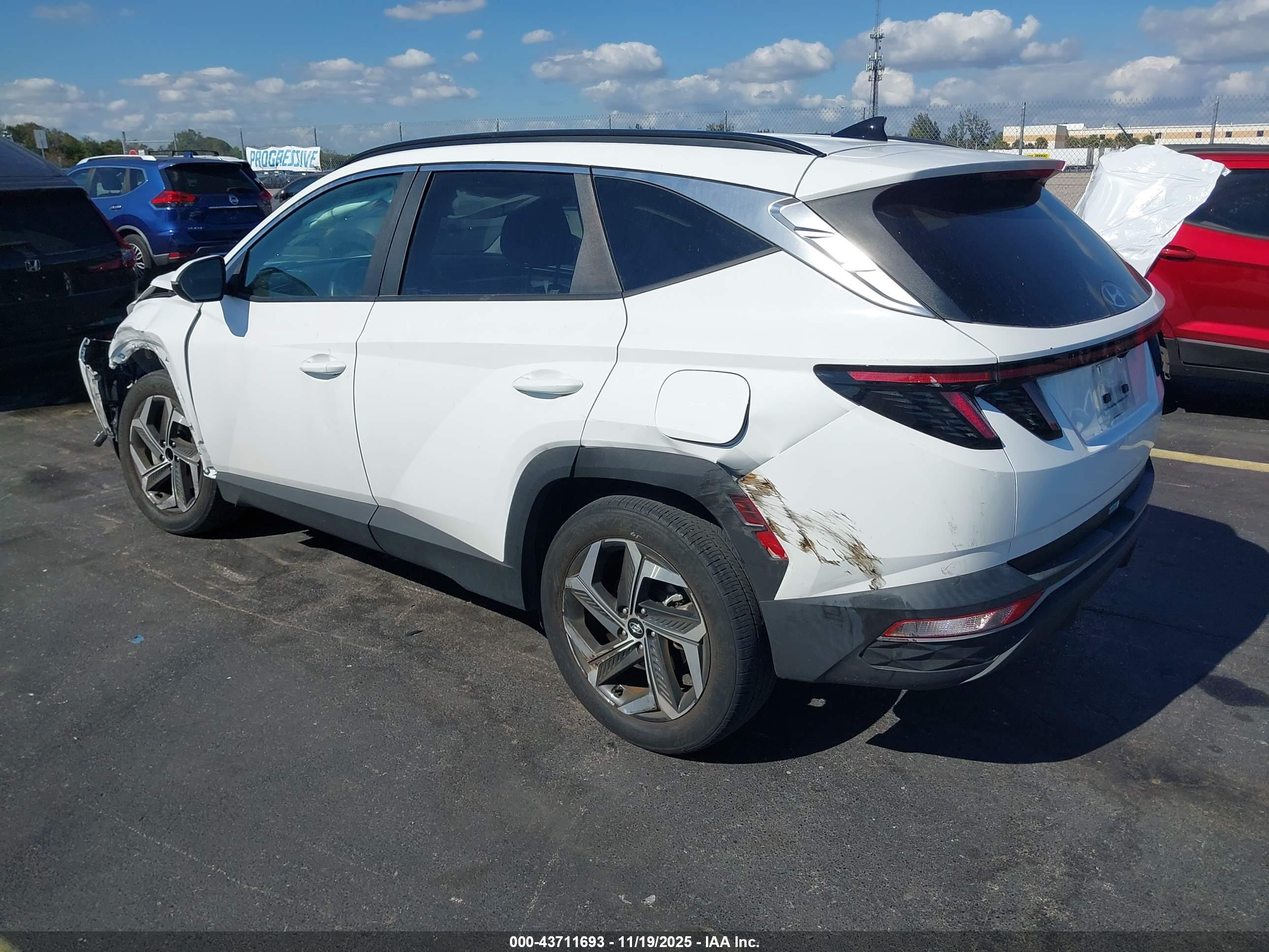 HYUNDAI TUCSON image 3
