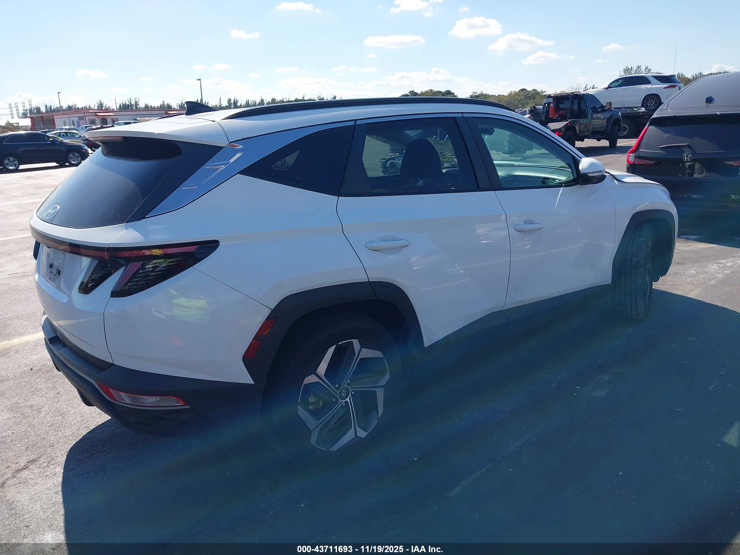 HYUNDAI TUCSON image 4
