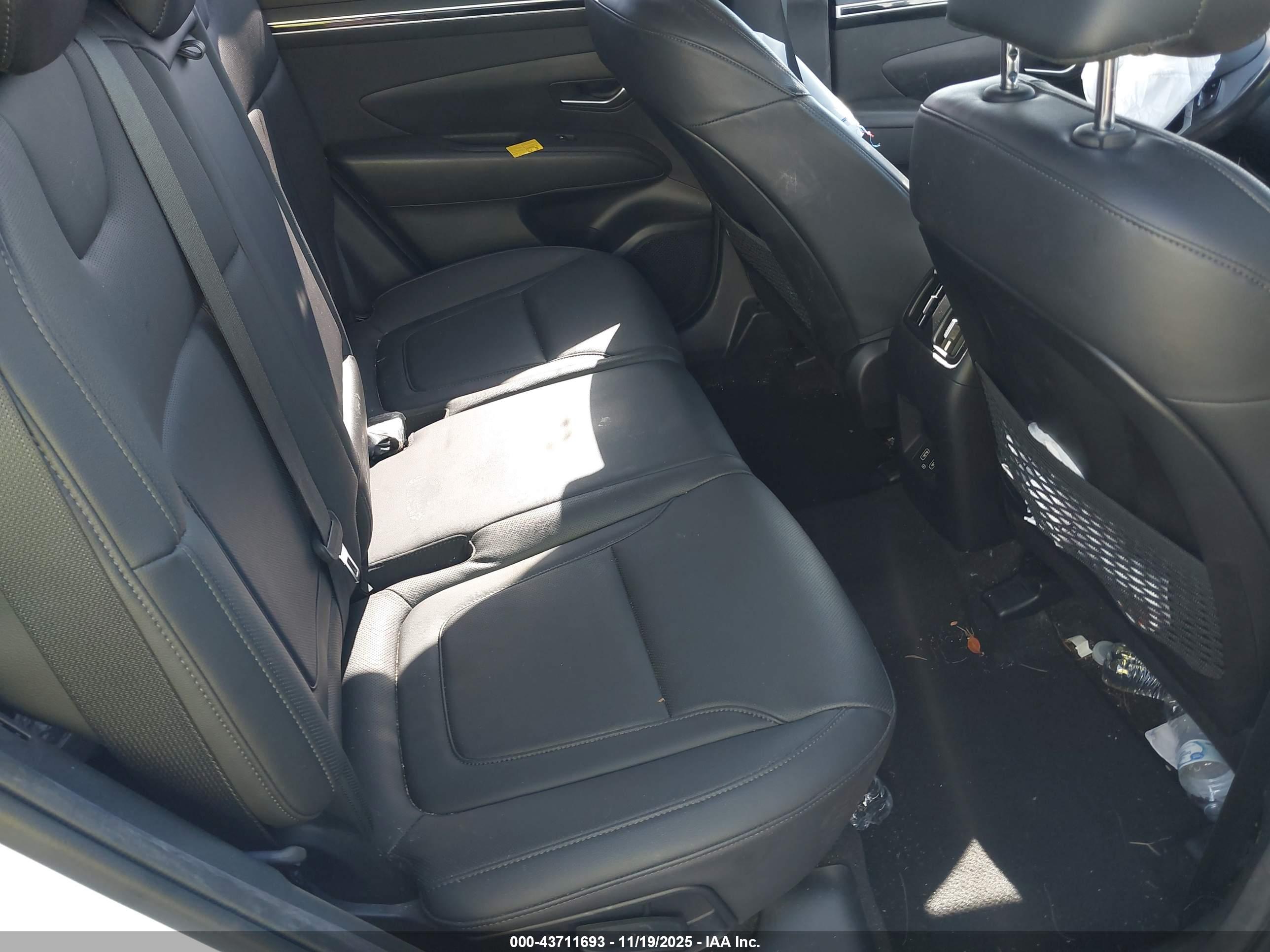HYUNDAI TUCSON image 8
