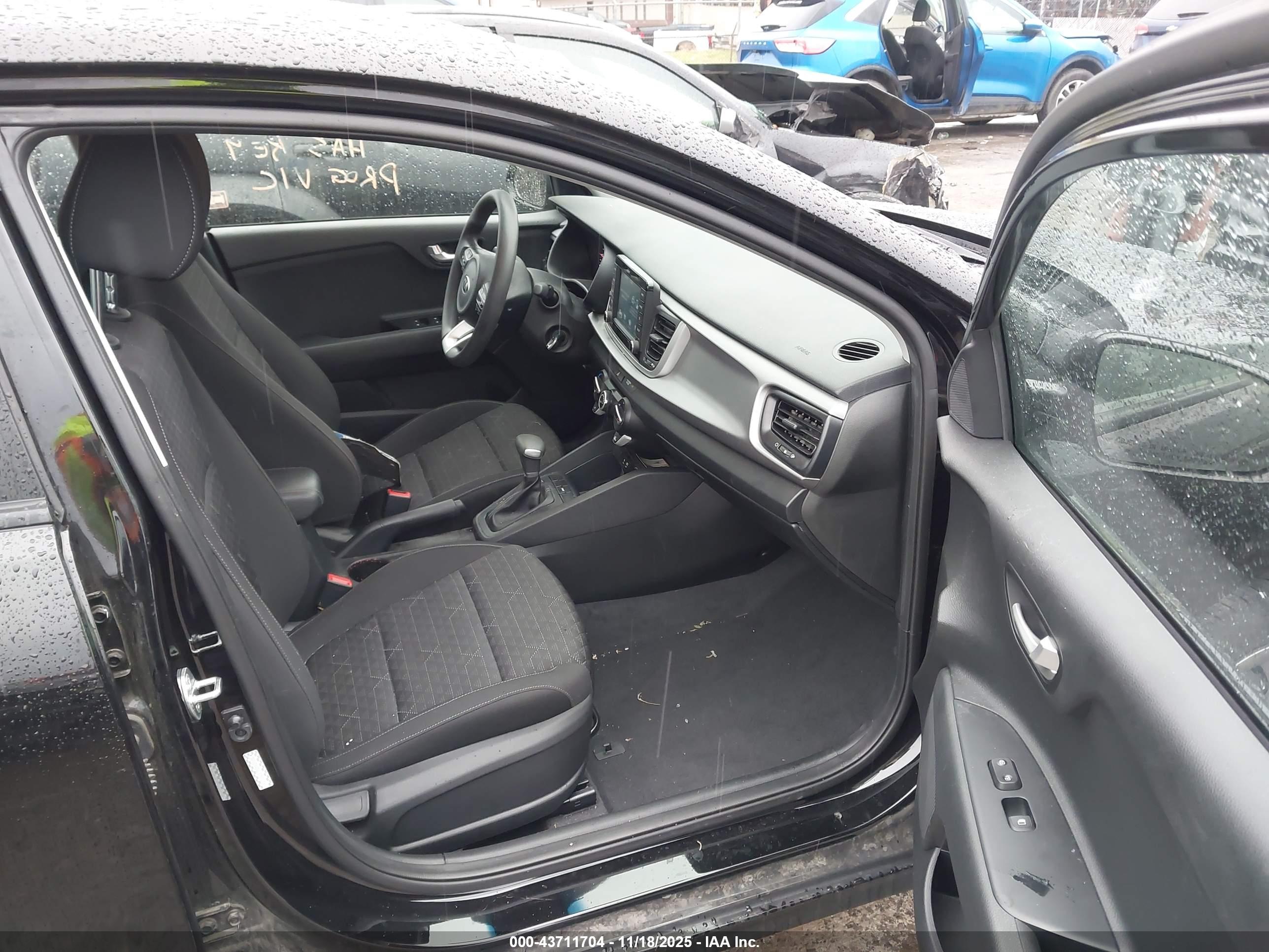 KIA RIO image 5