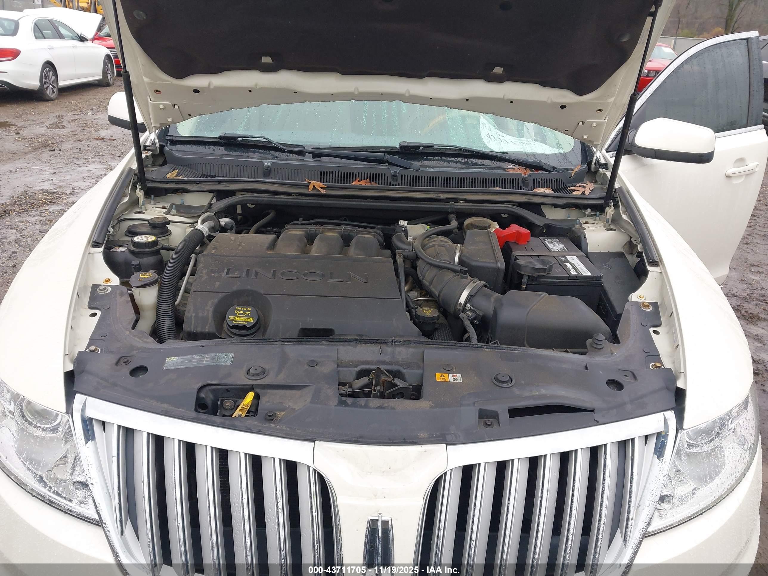 LINCOLN MKS image 10