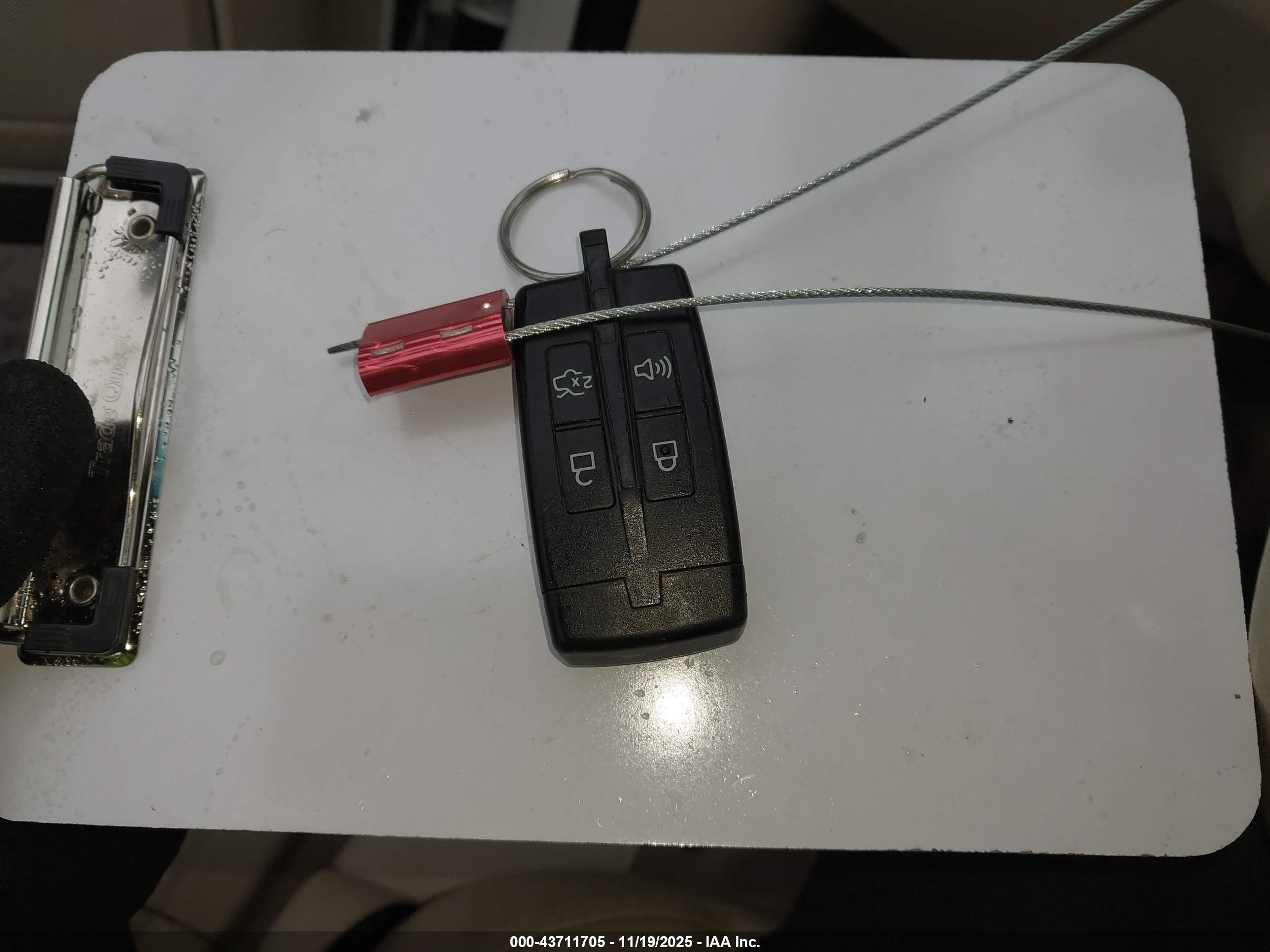 LINCOLN MKS image 11