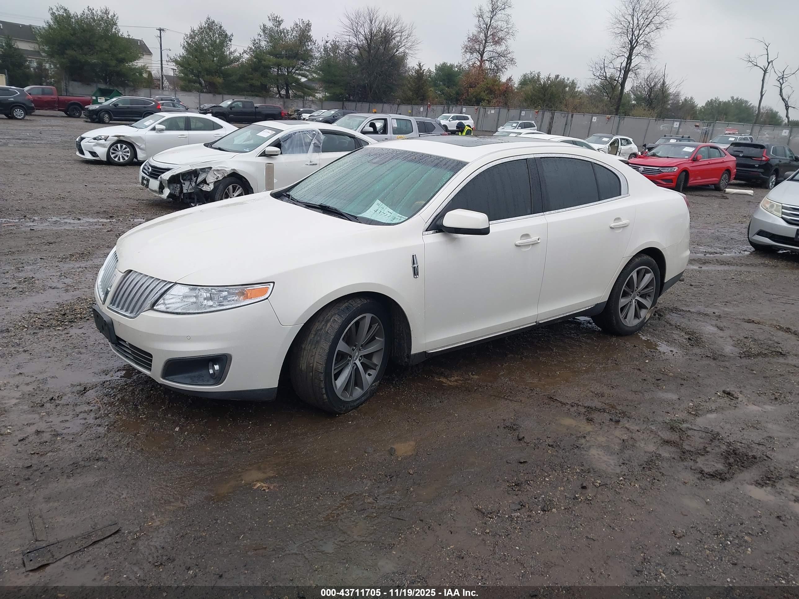 LINCOLN MKS image 2