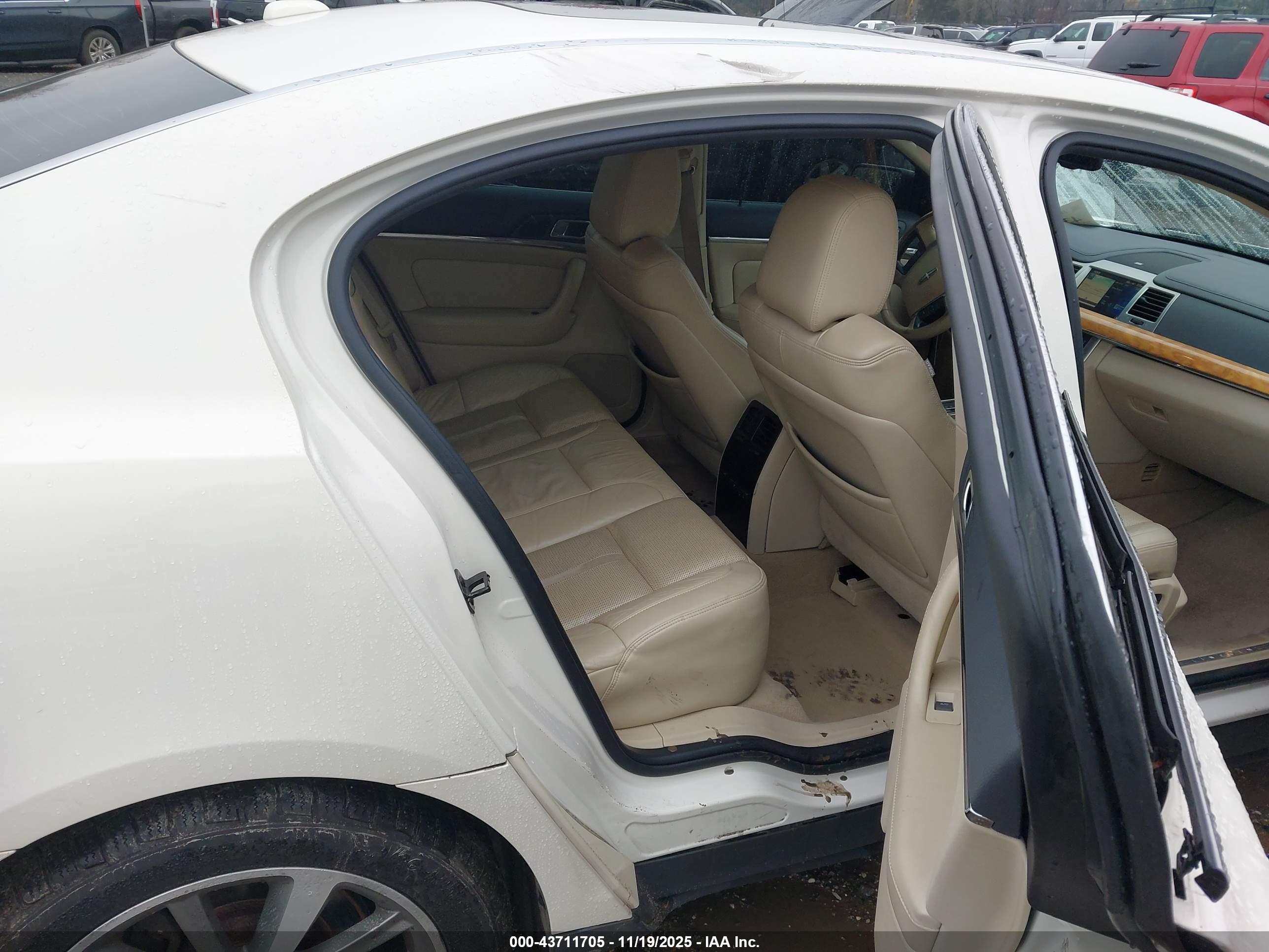 LINCOLN MKS image 8