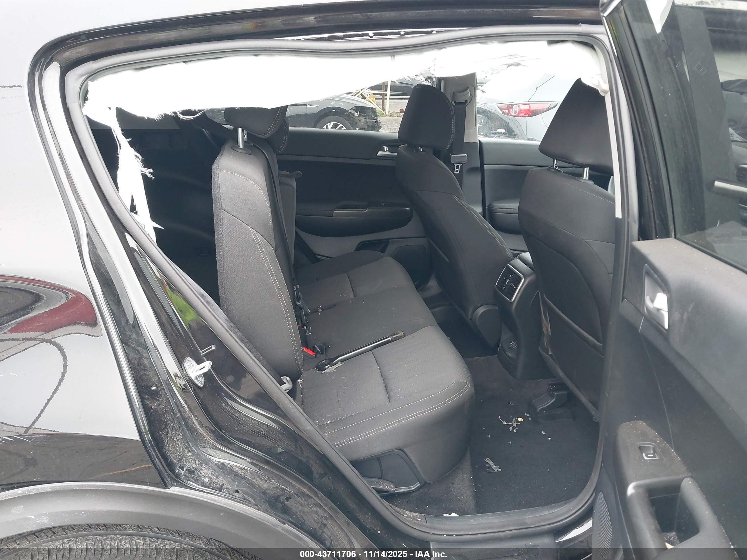 KIA SPORTAGE image 8