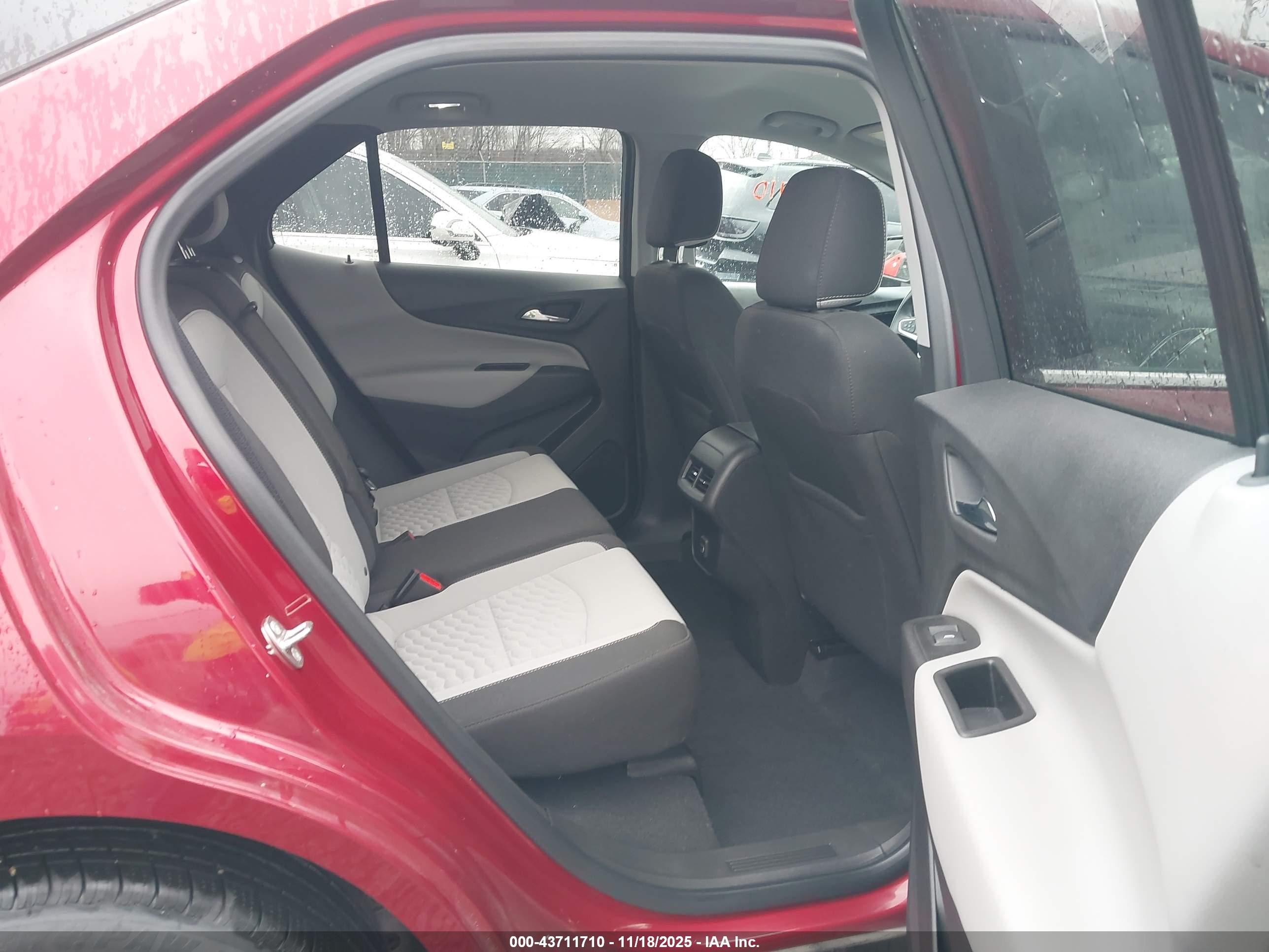 CHEVROLET EQUINOX image 8