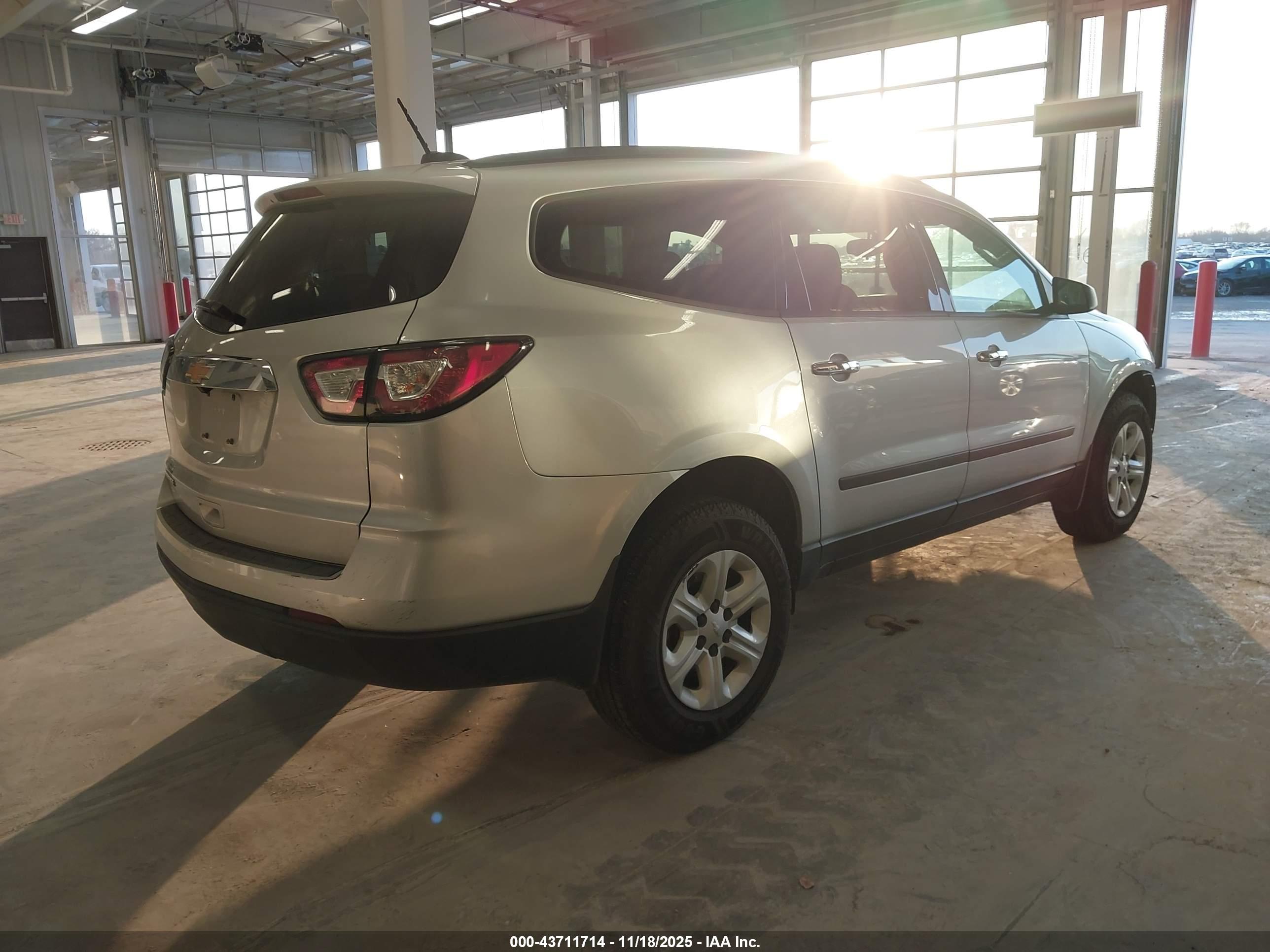 CHEVROLET TRAVERSE image 4