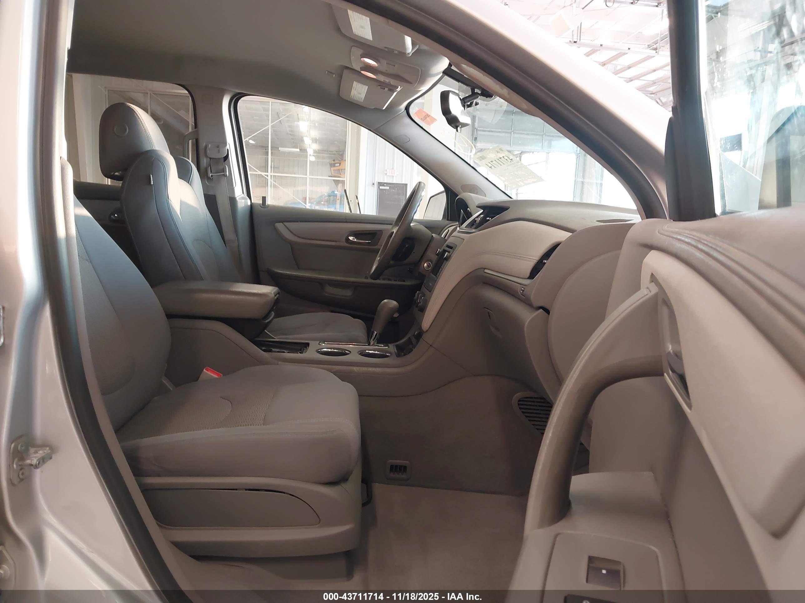 CHEVROLET TRAVERSE image 5