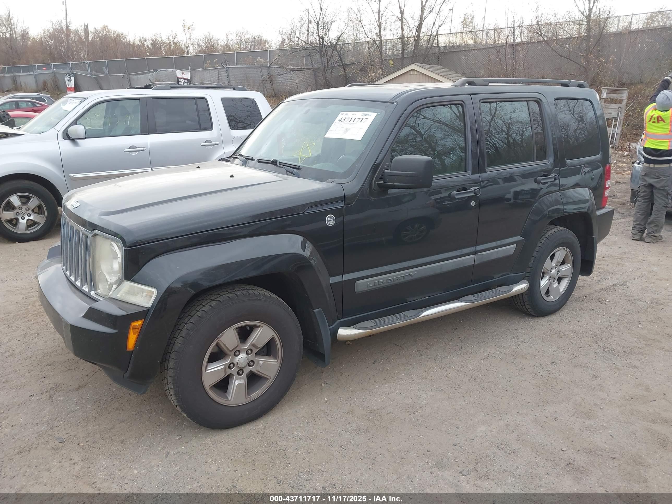 JEEP LIBERTY image 2
