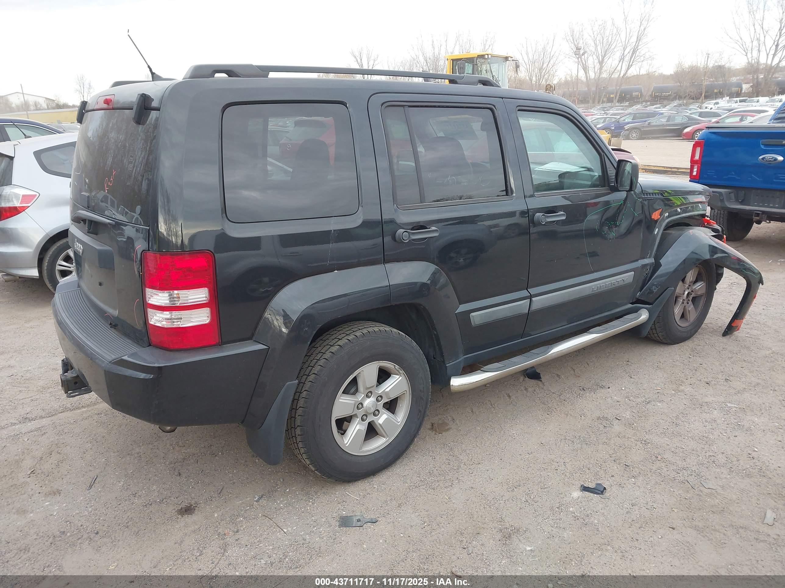 JEEP LIBERTY image 4