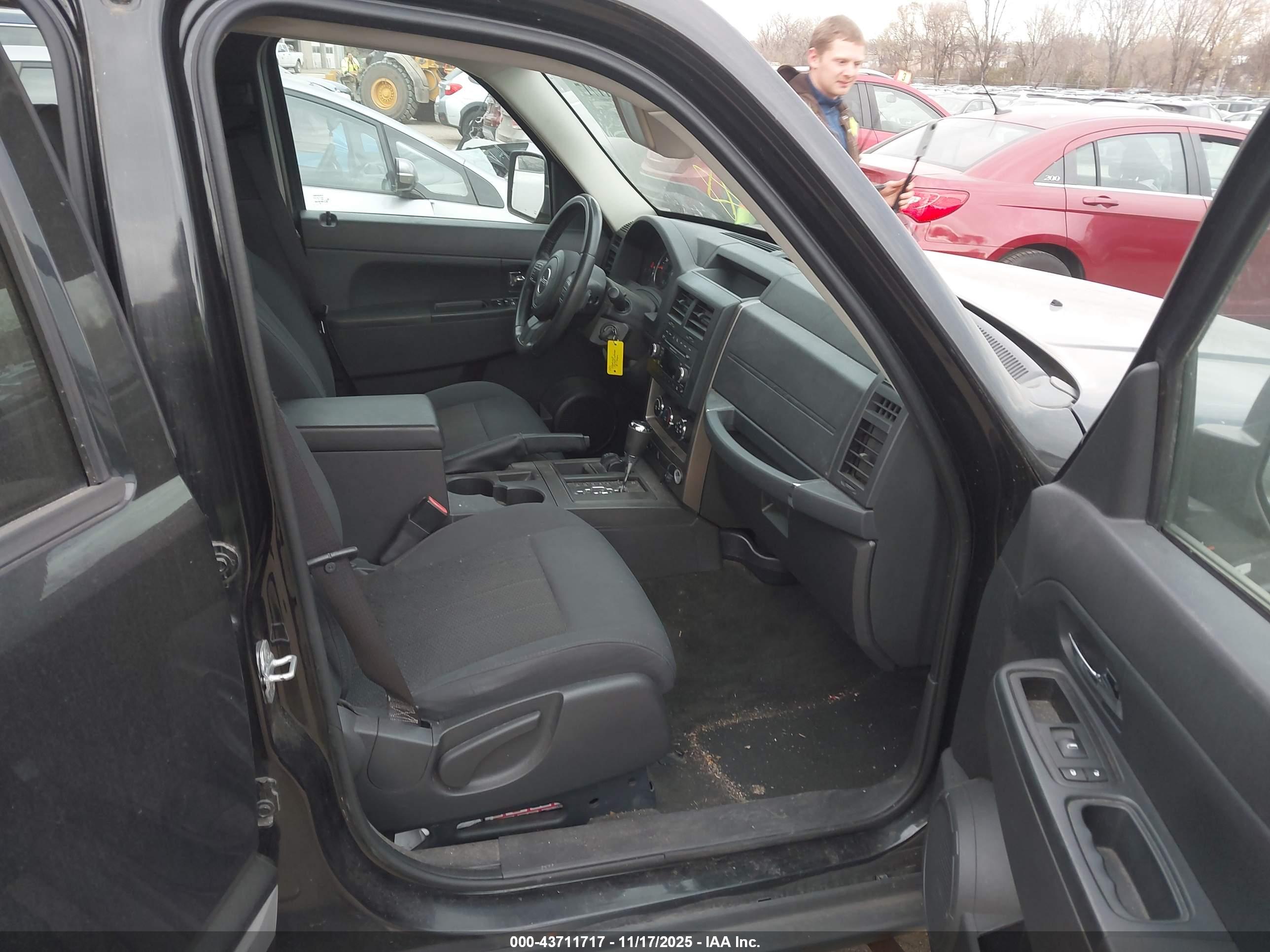 JEEP LIBERTY image 5