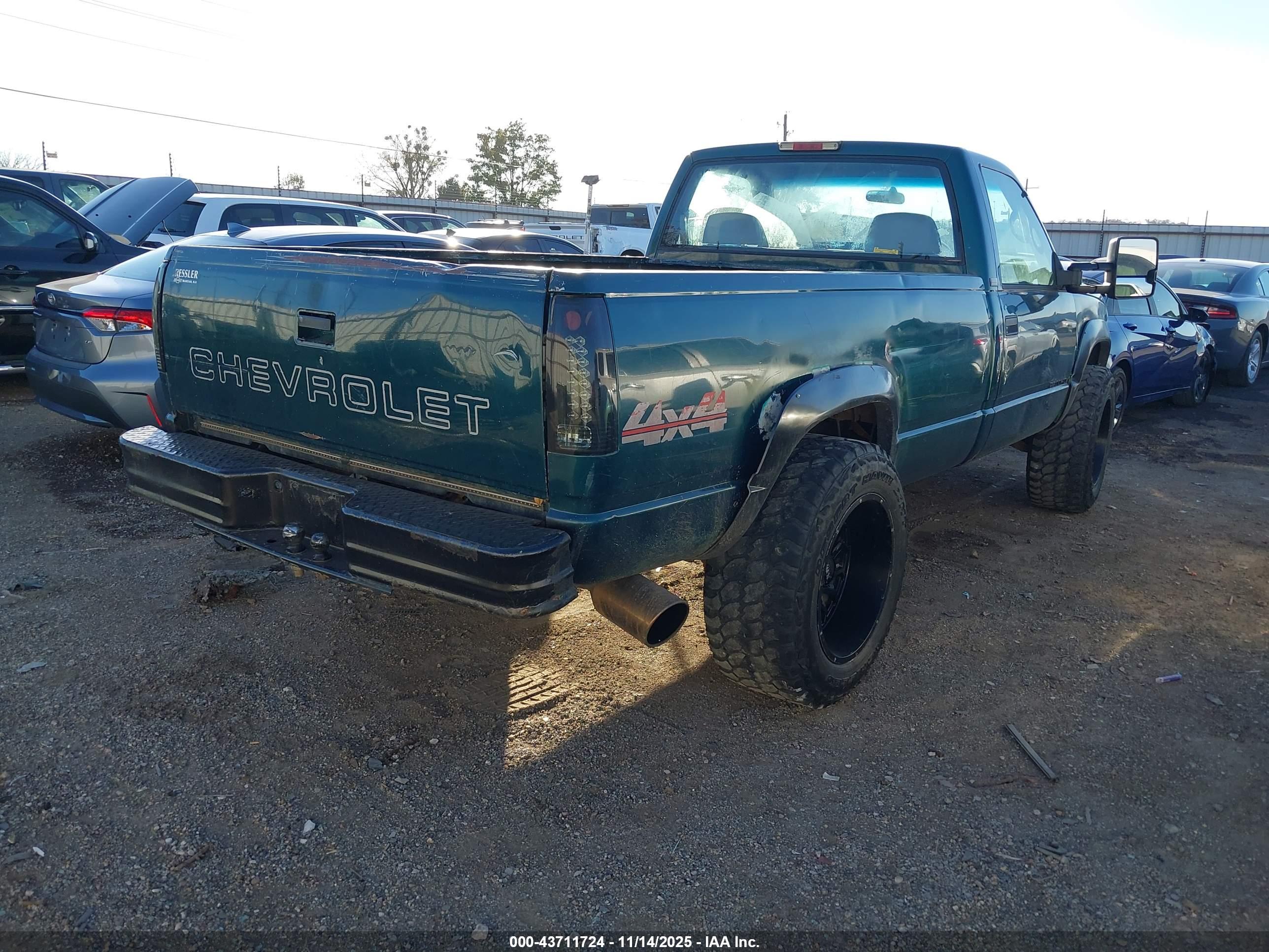 CHEVROLET GMT-400 image 4