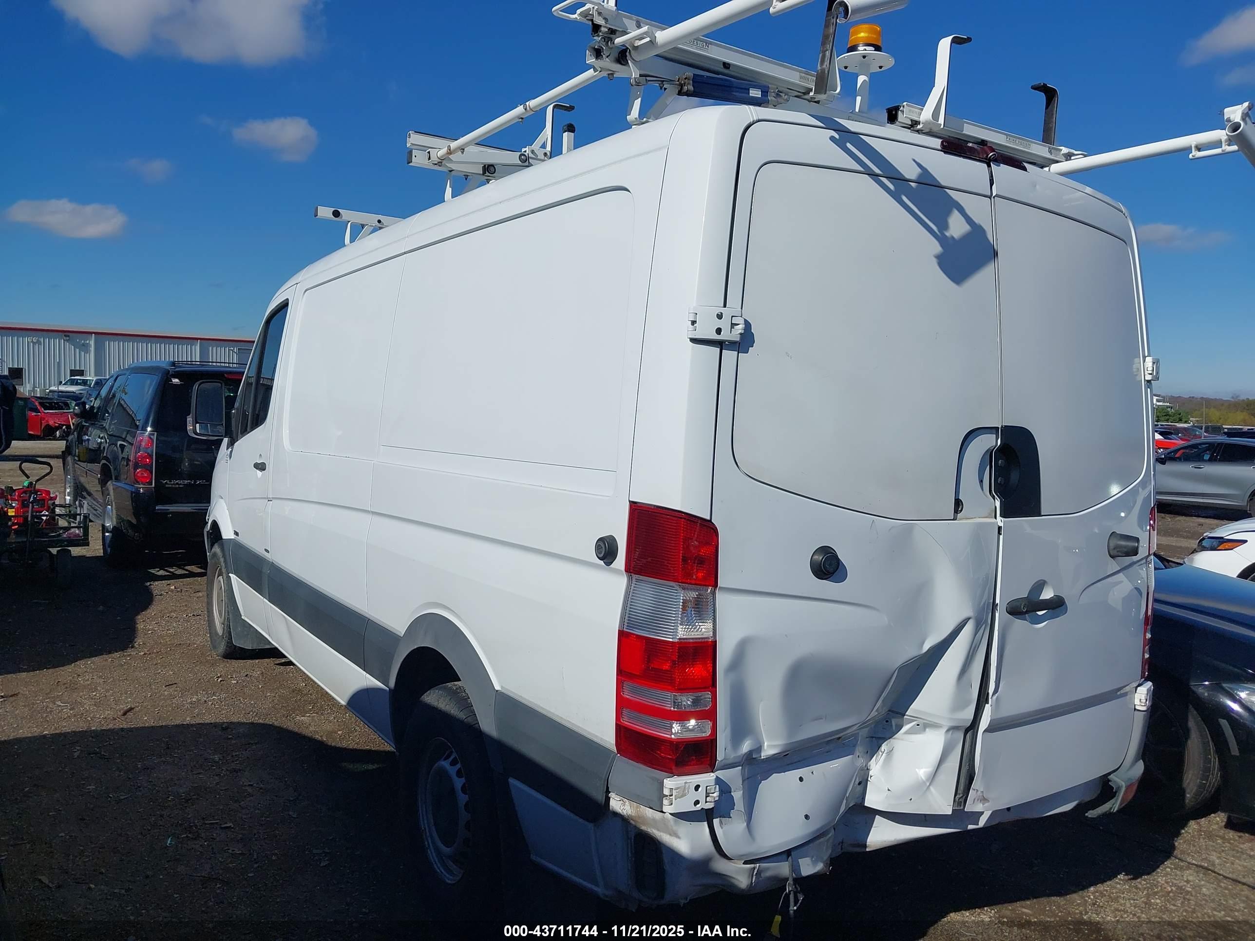 MERCEDES-BENZ SPRINTER image 3