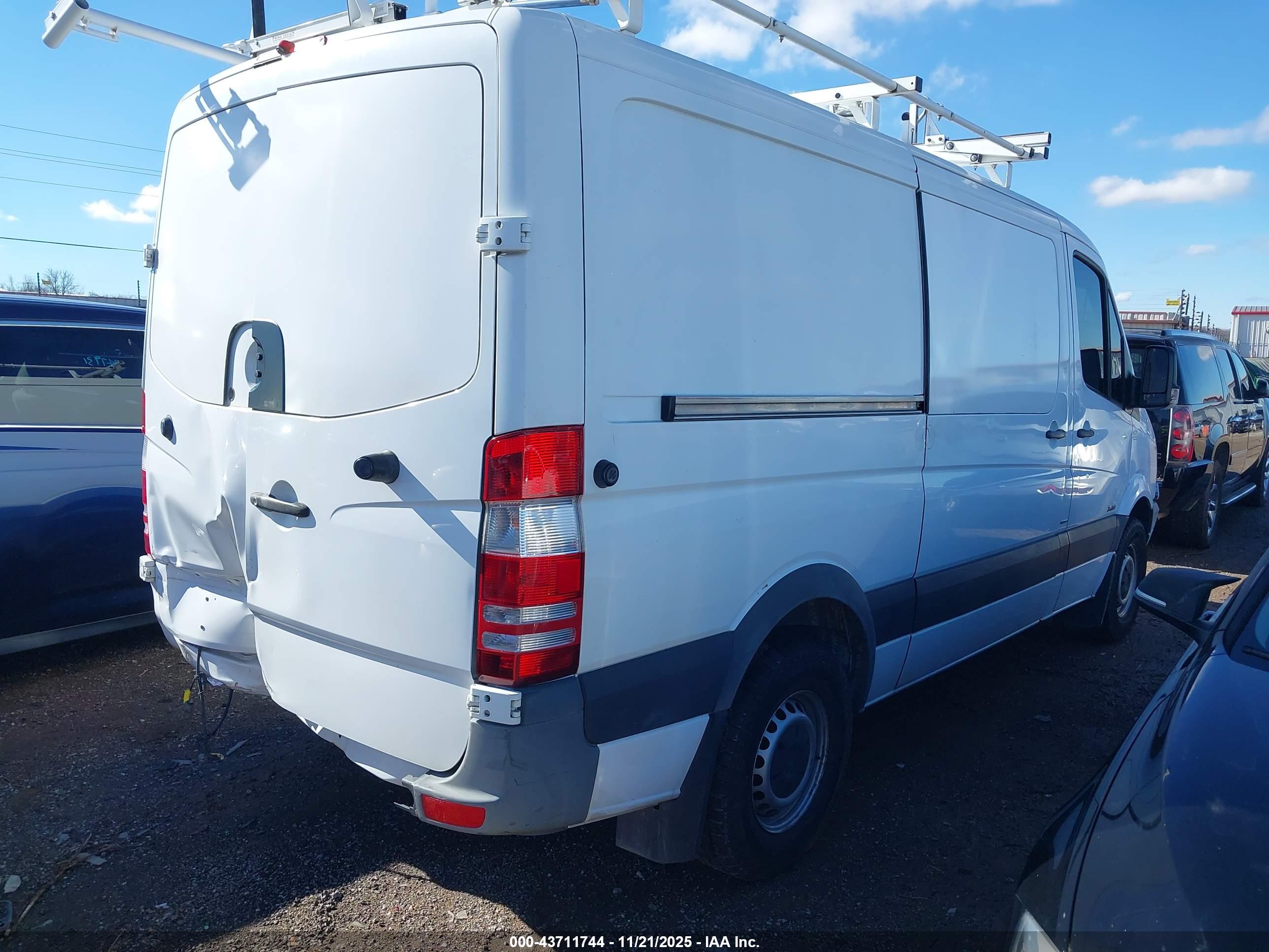 MERCEDES-BENZ SPRINTER image 4