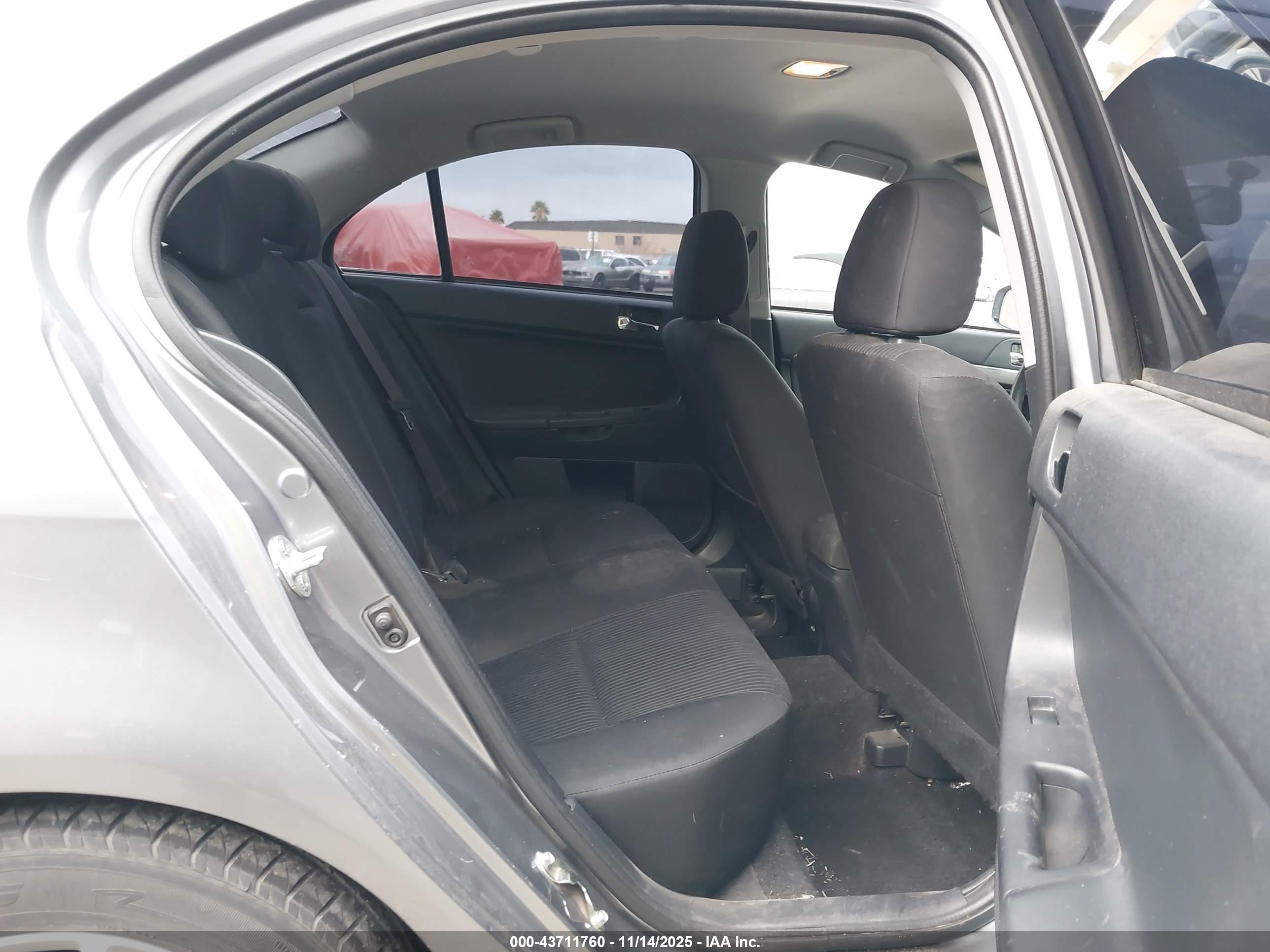 MITSUBISHI LANCER image 8
