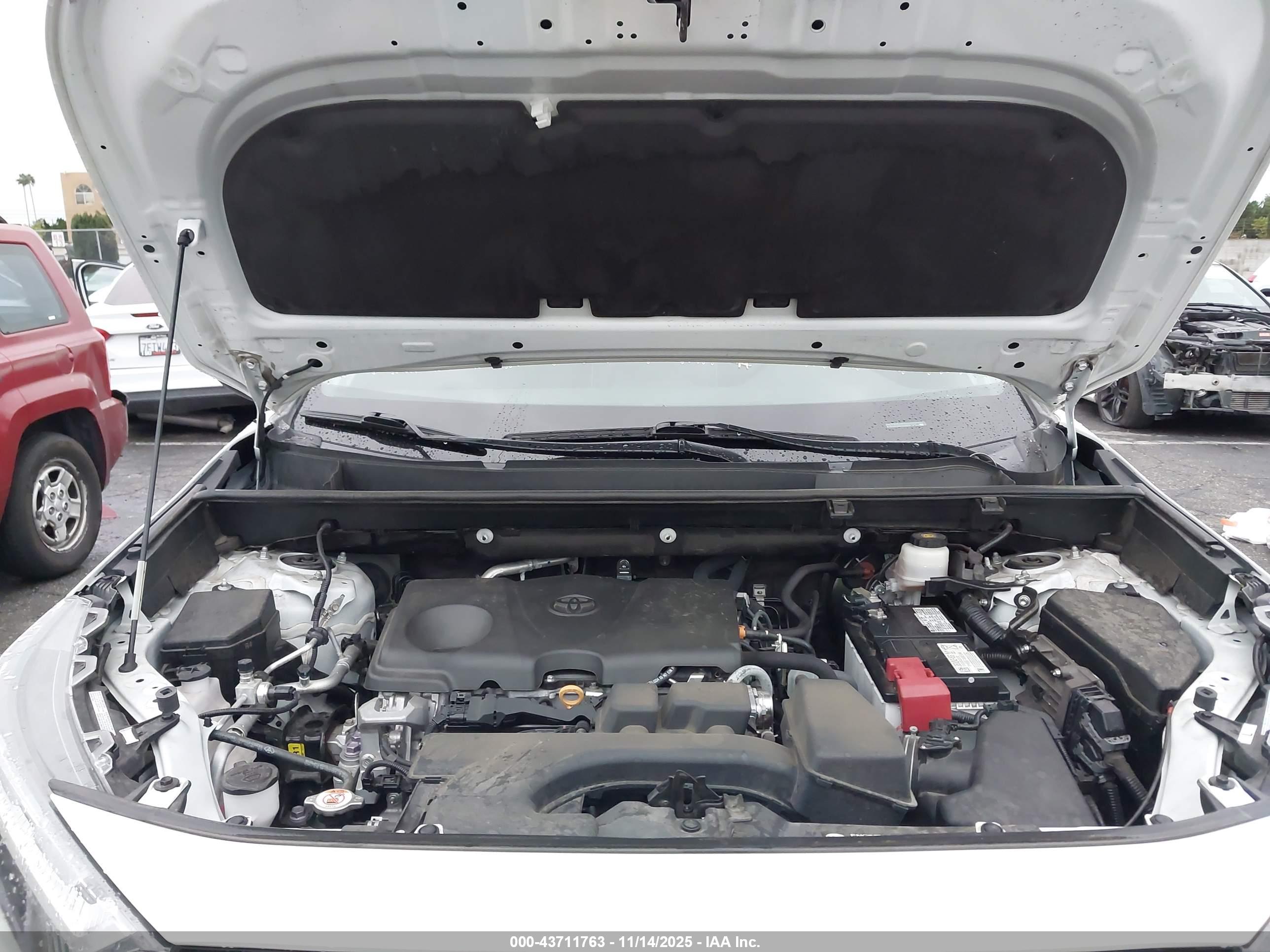 TOYOTA RAV4 image 10