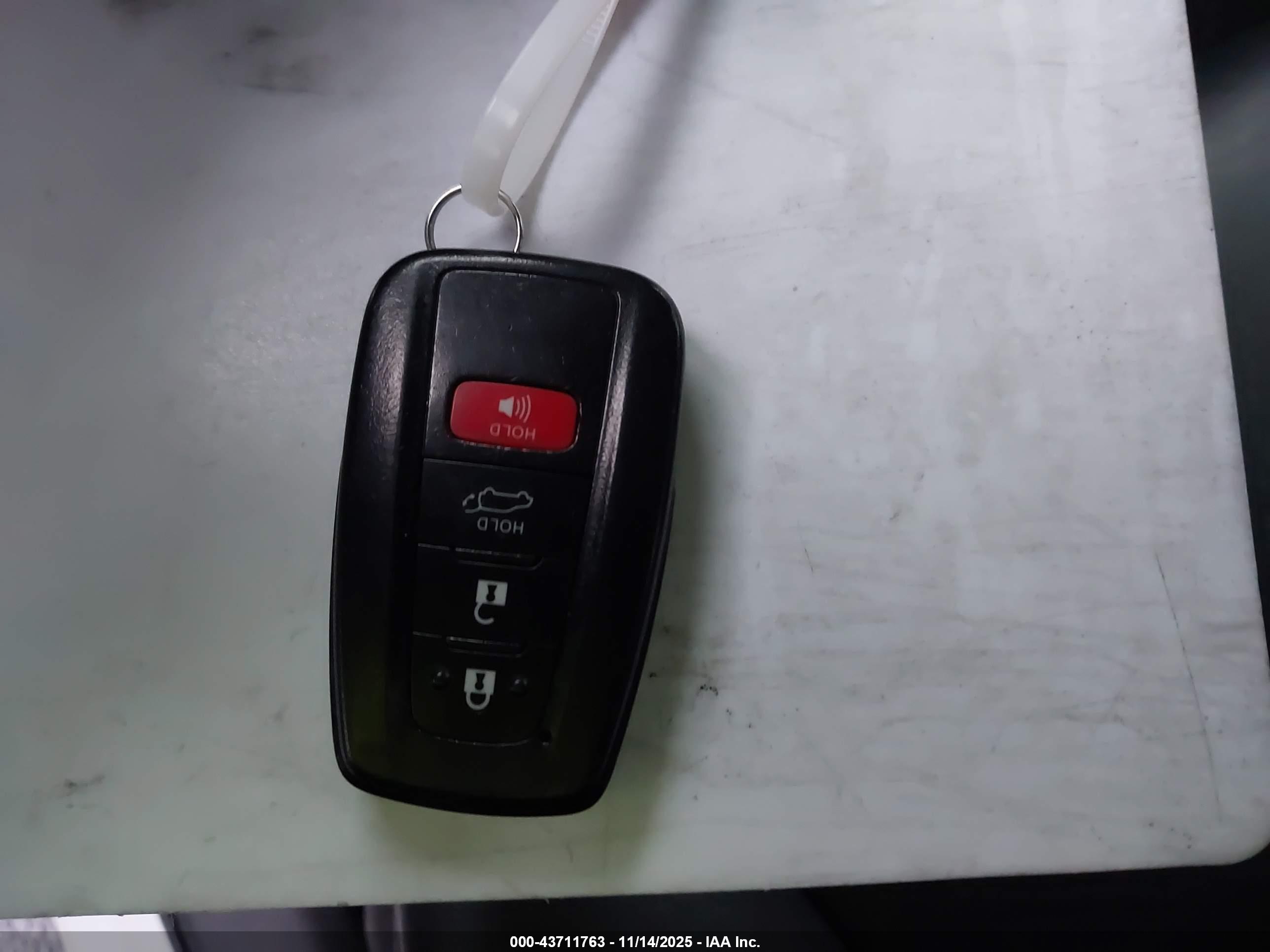 TOYOTA RAV4 image 11