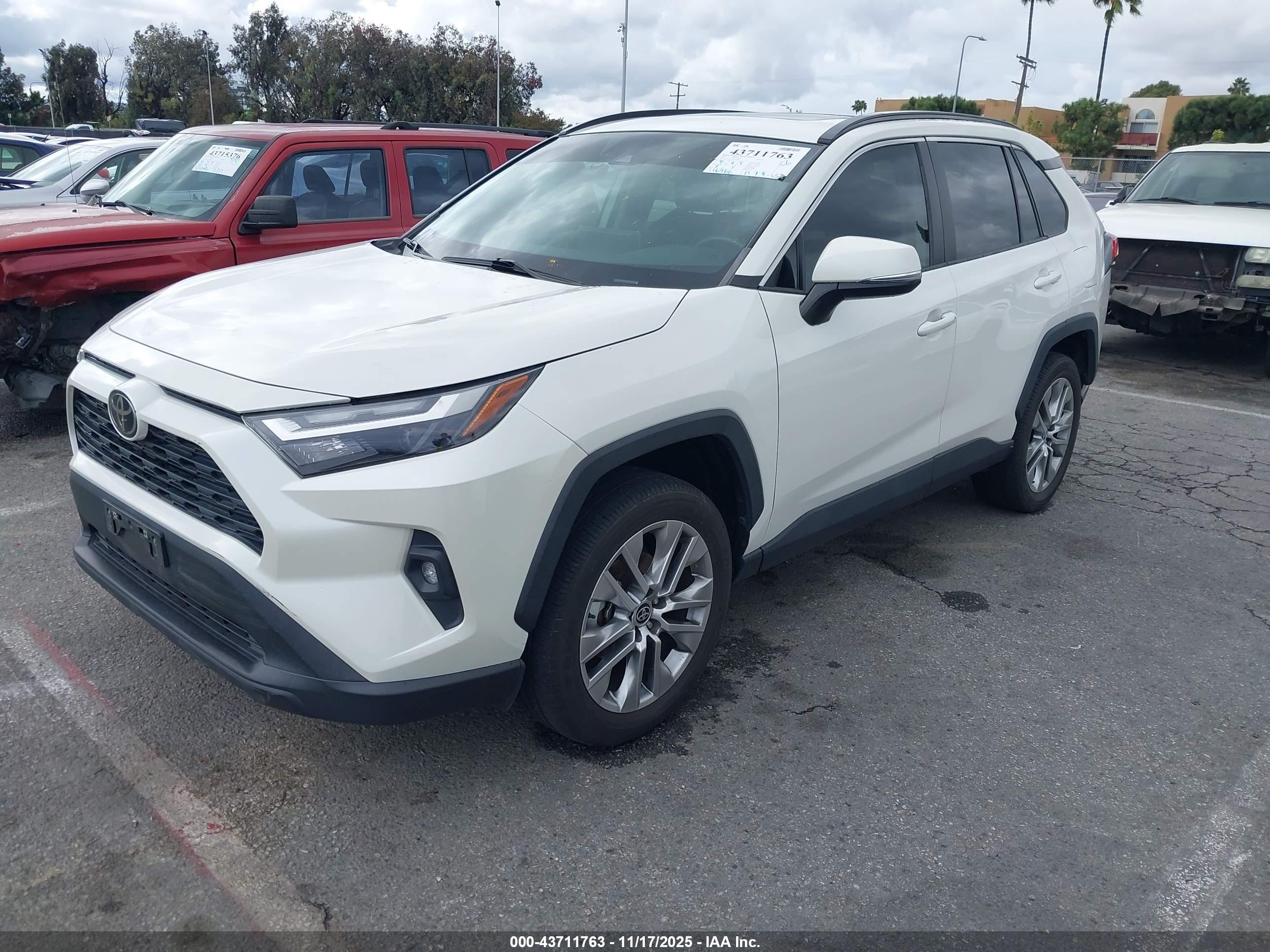TOYOTA RAV4 image 2