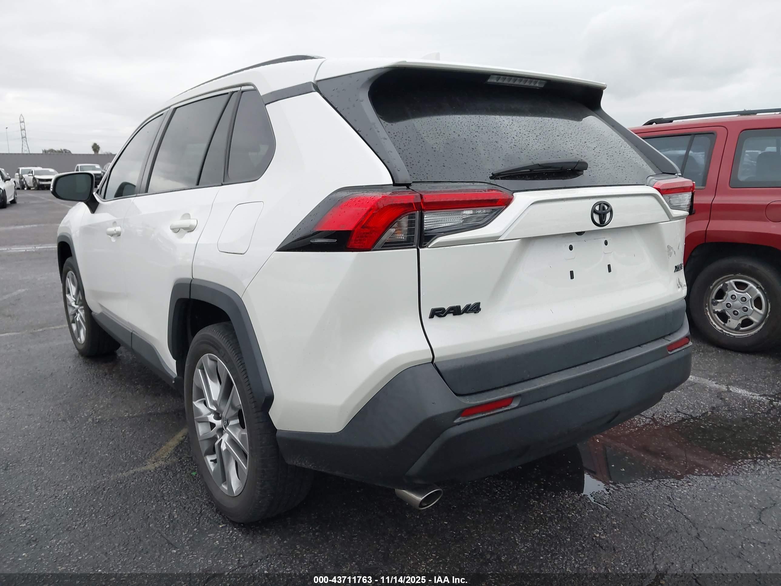 TOYOTA RAV4 image 3