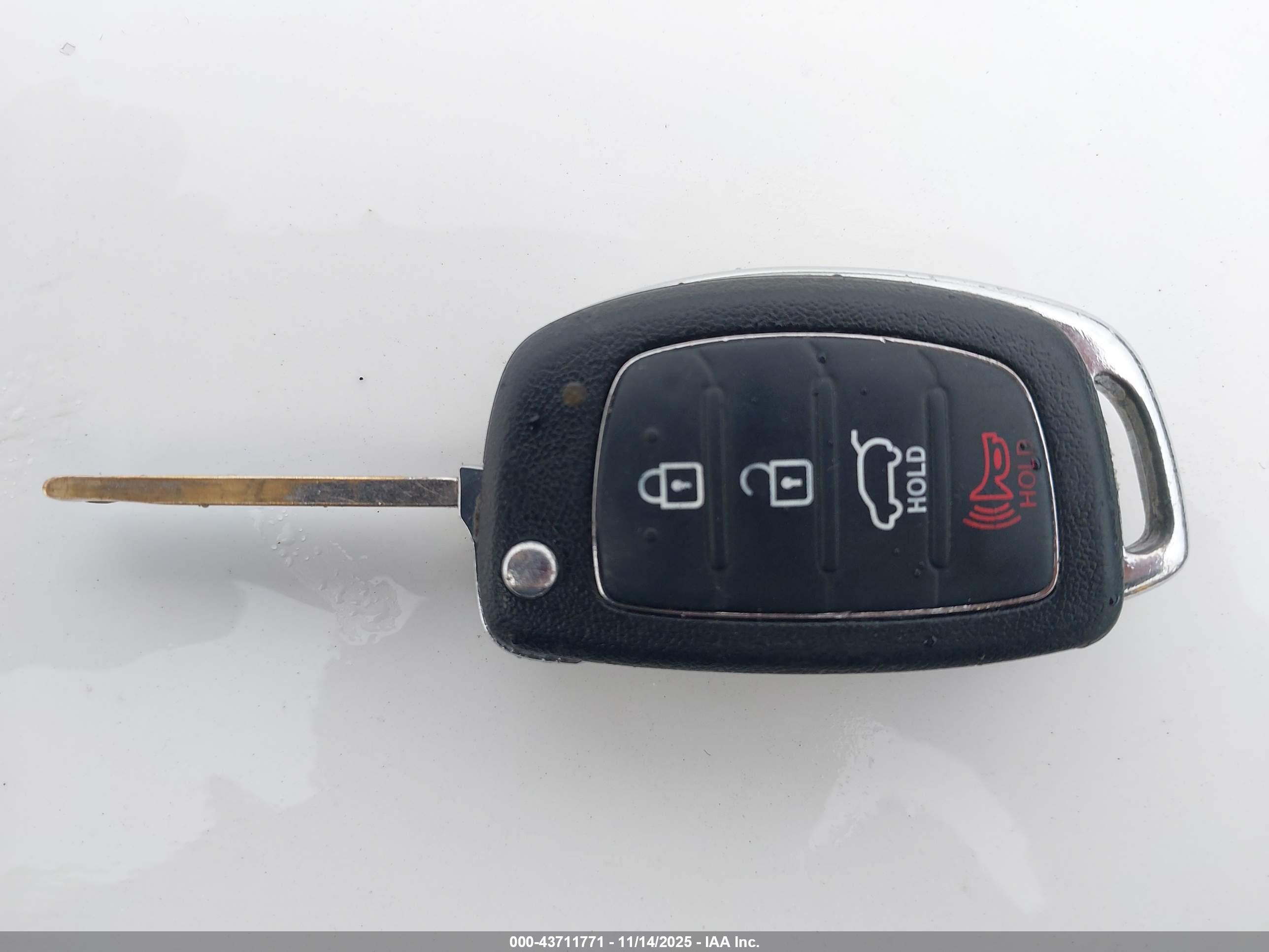 HYUNDAI SANTA image 11