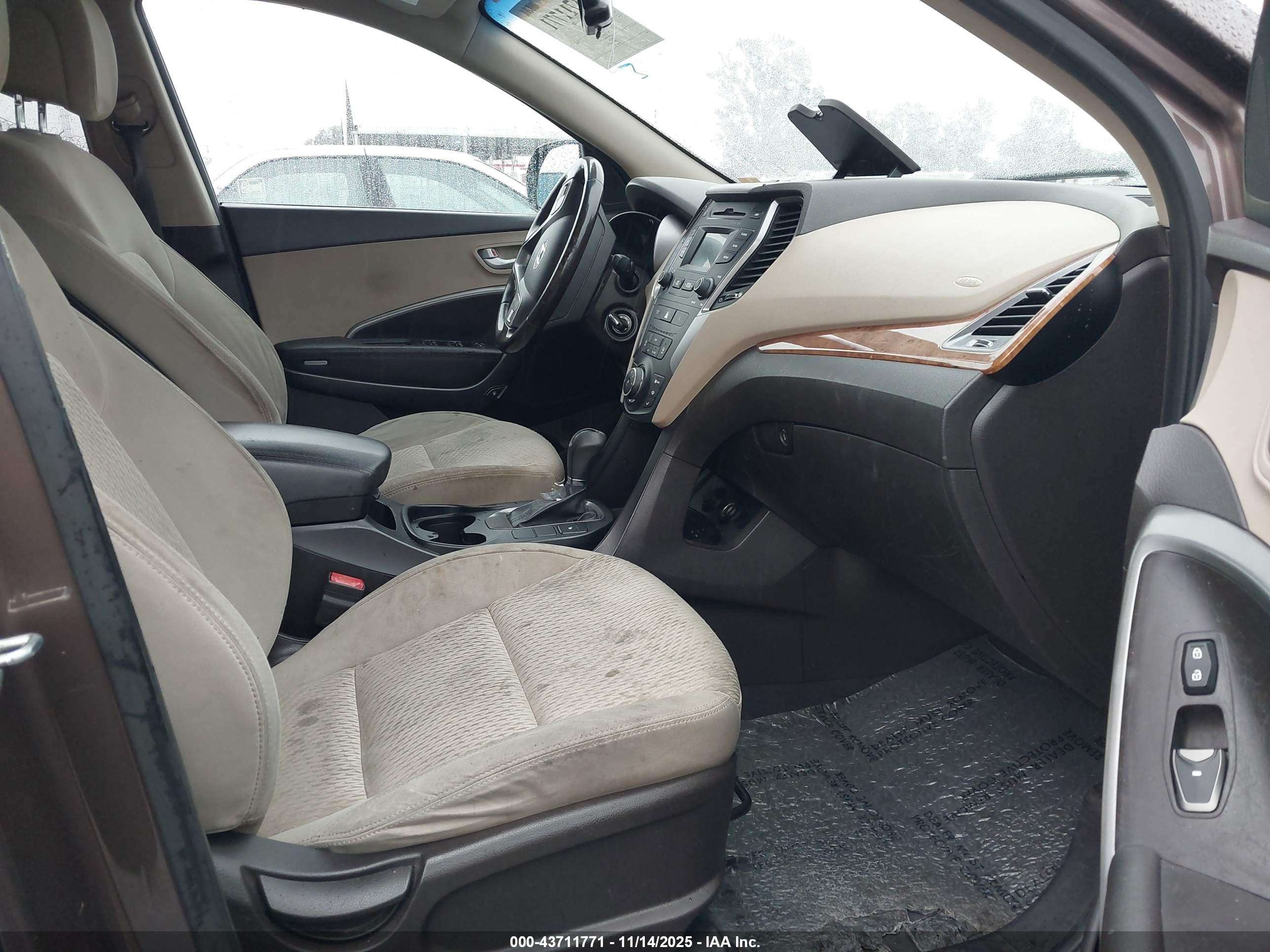 HYUNDAI SANTA image 5