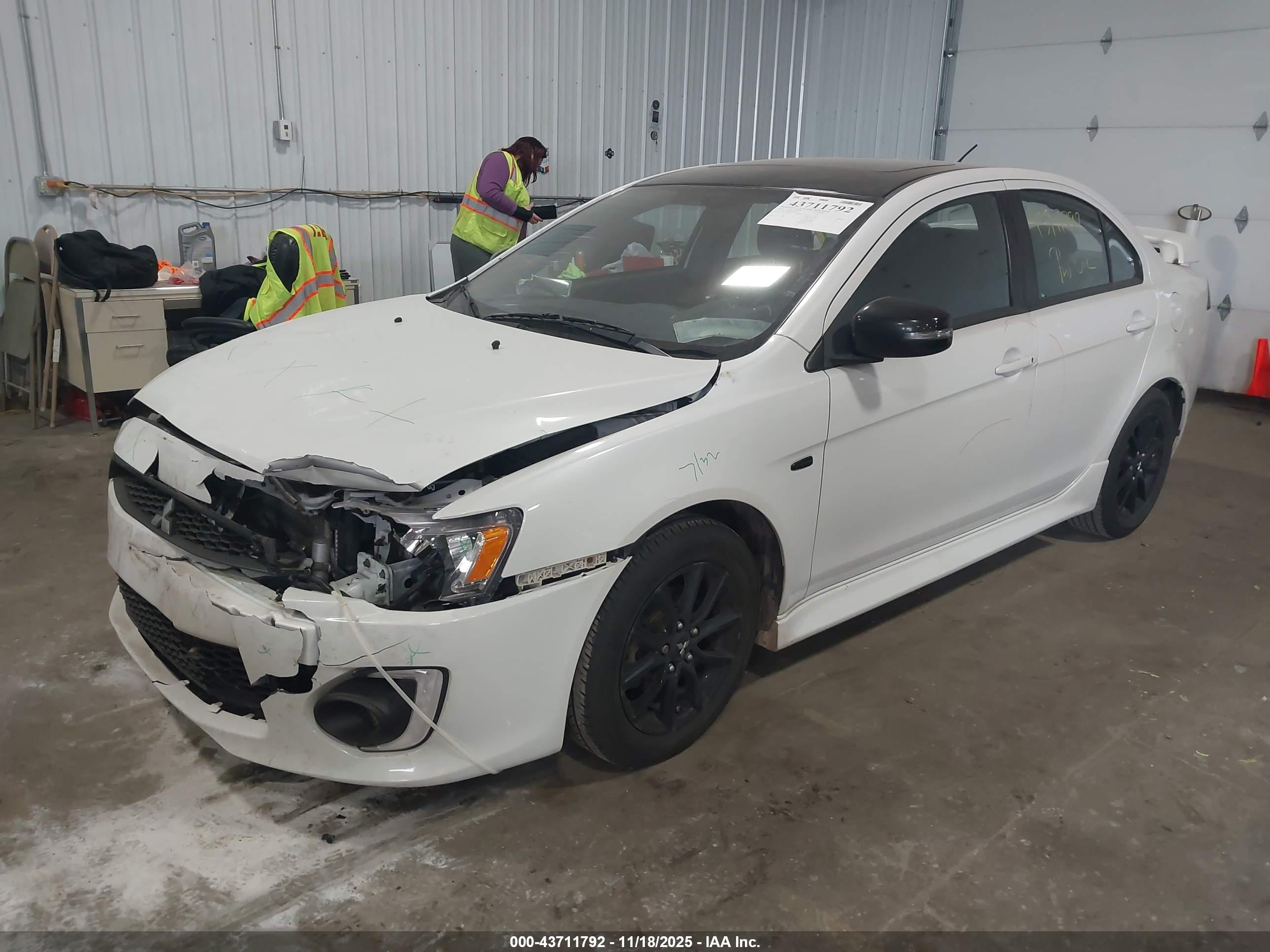 MITSUBISHI LANCER image 2