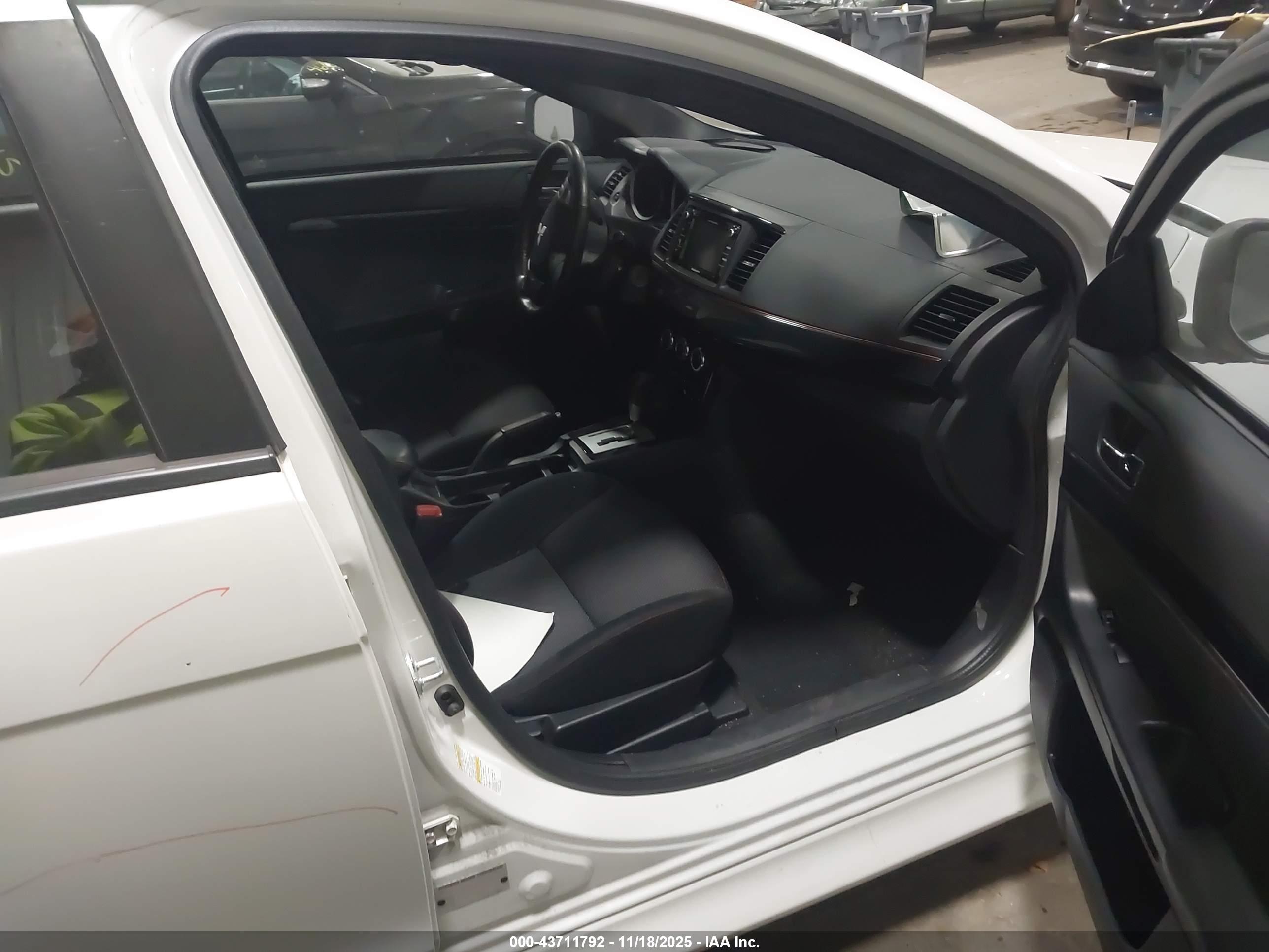 MITSUBISHI LANCER image 5