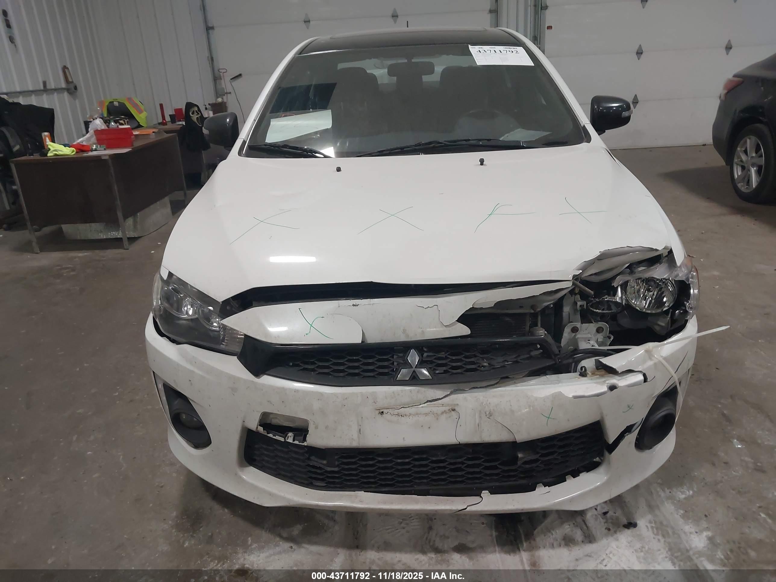 MITSUBISHI LANCER image 6