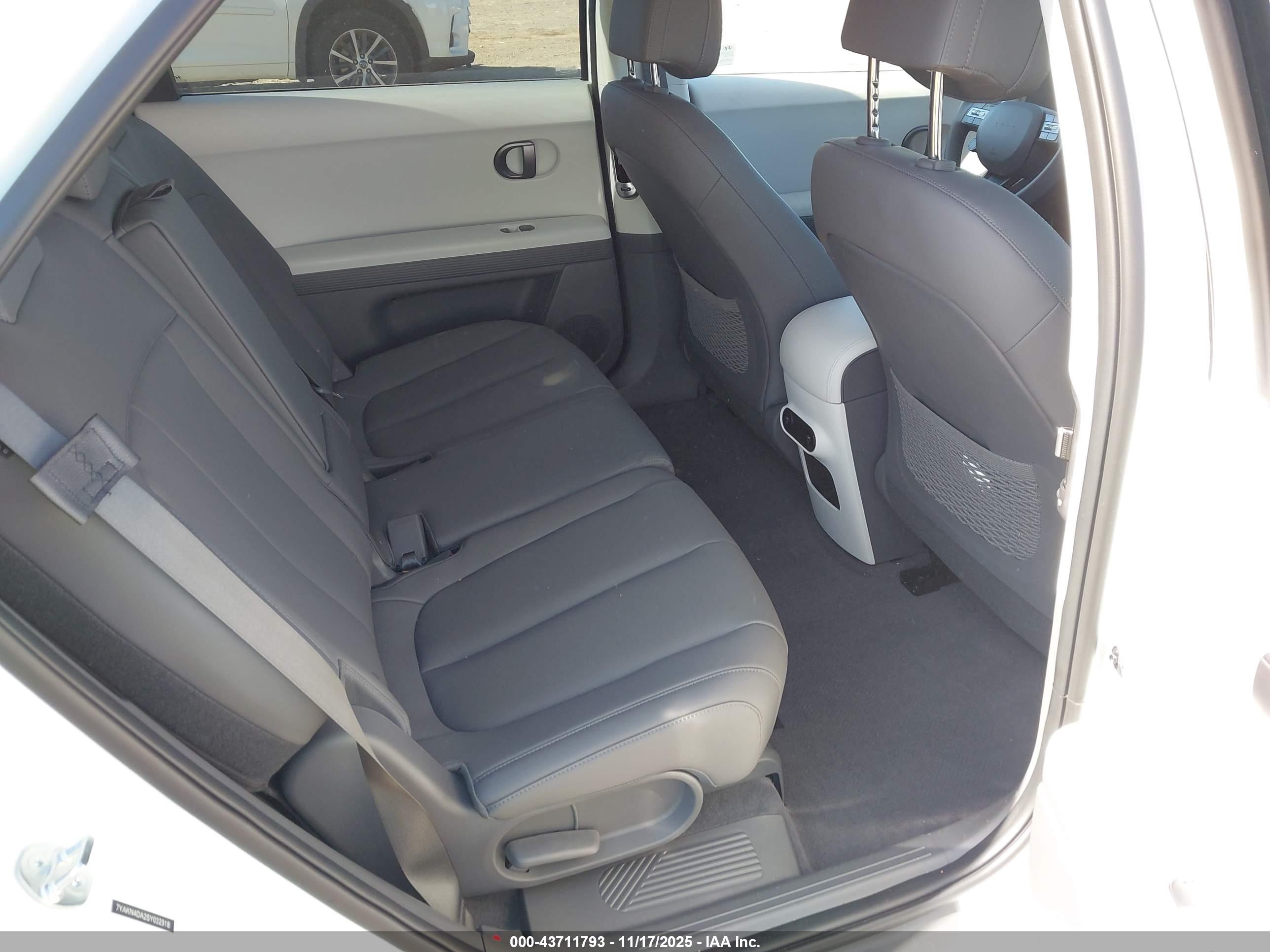 HYUNDAI IONIQ image 8