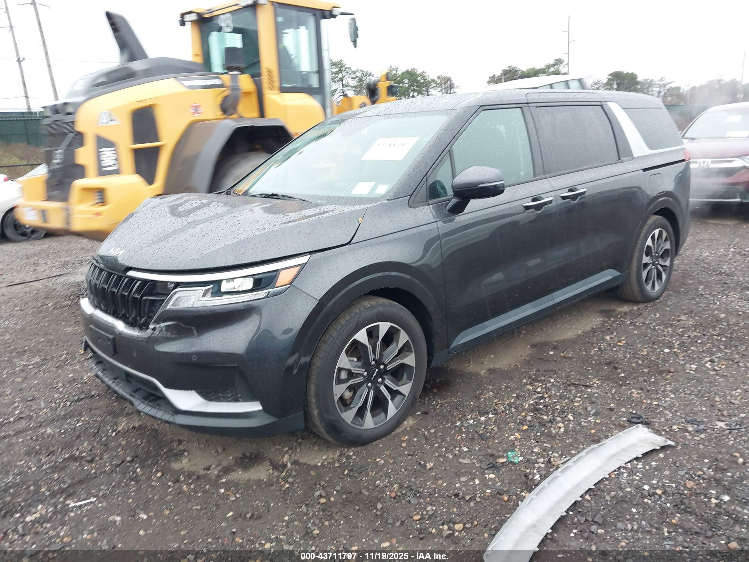 KIA CARNIVAL image 2