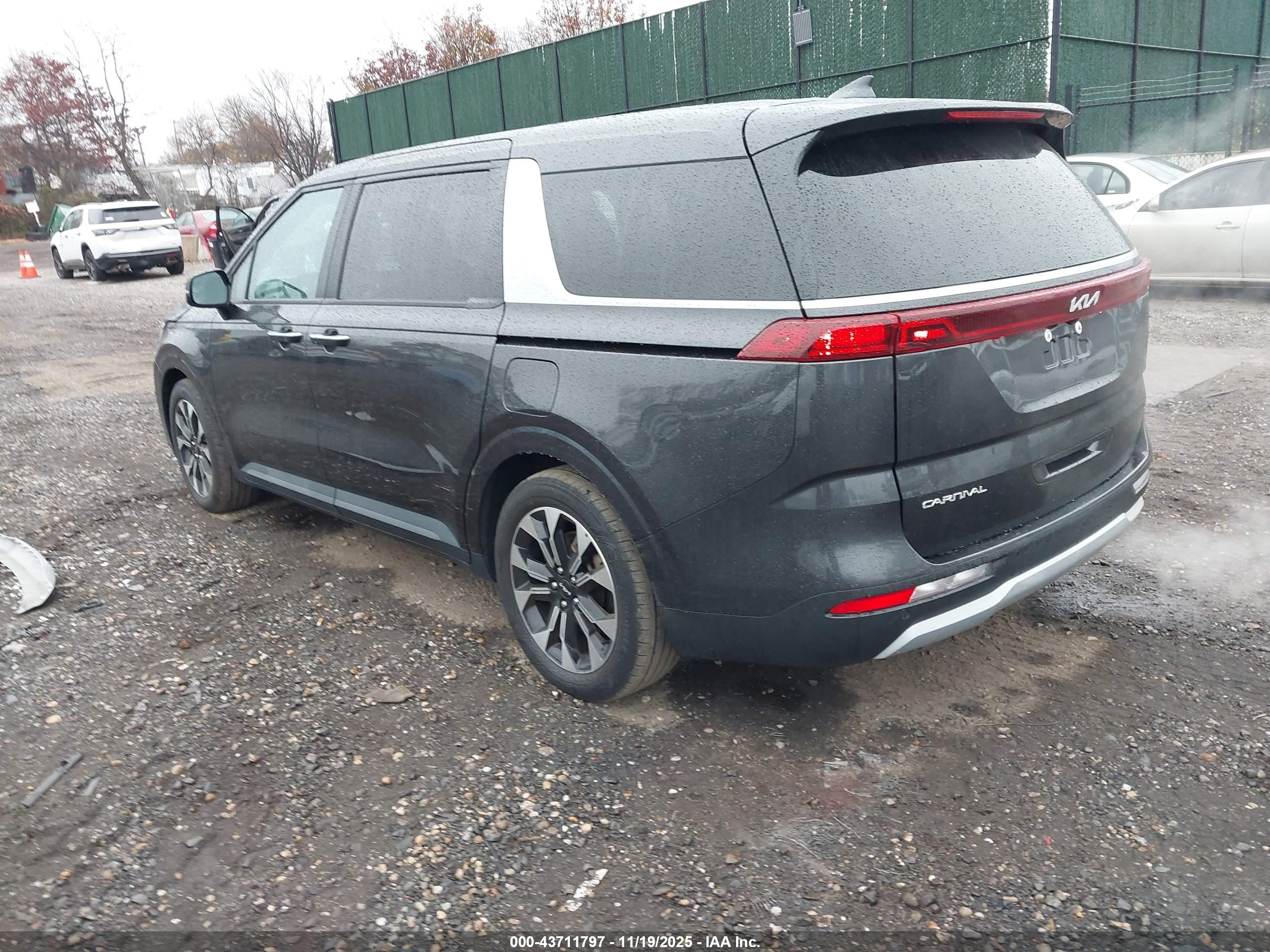 KIA CARNIVAL image 3