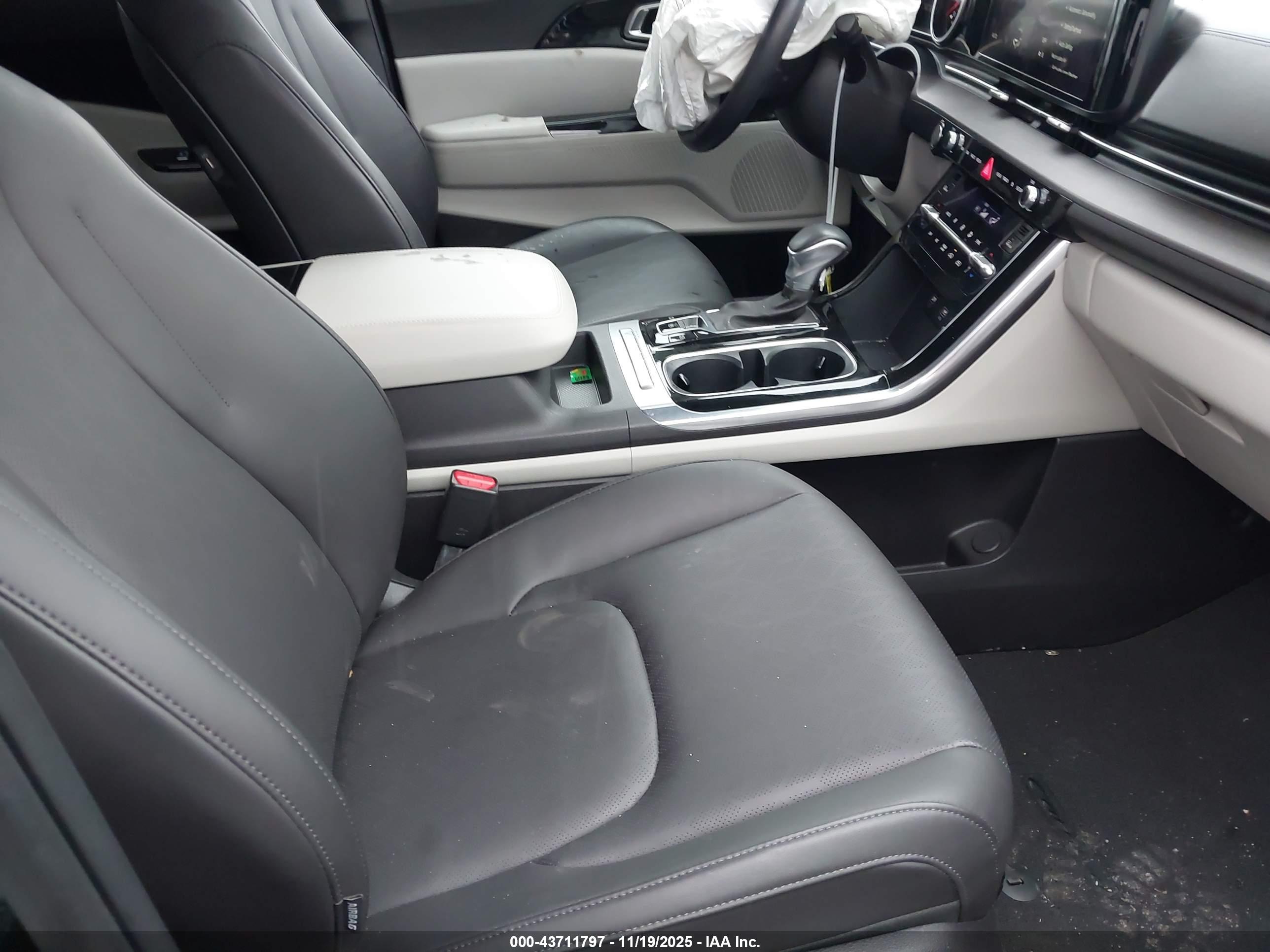 KIA CARNIVAL image 5