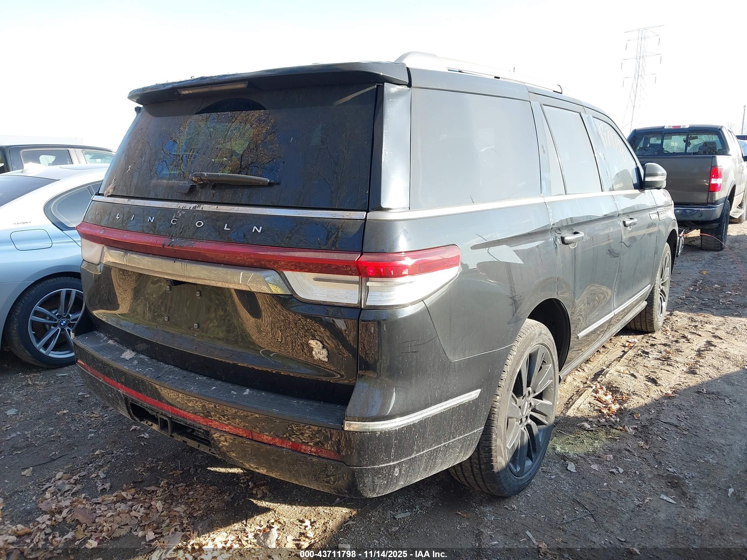 LINCOLN NAVIGATOR image 4