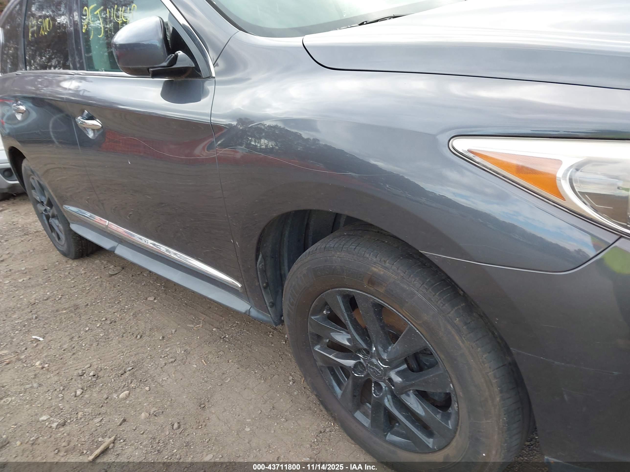 INFINITI JX35 image 6