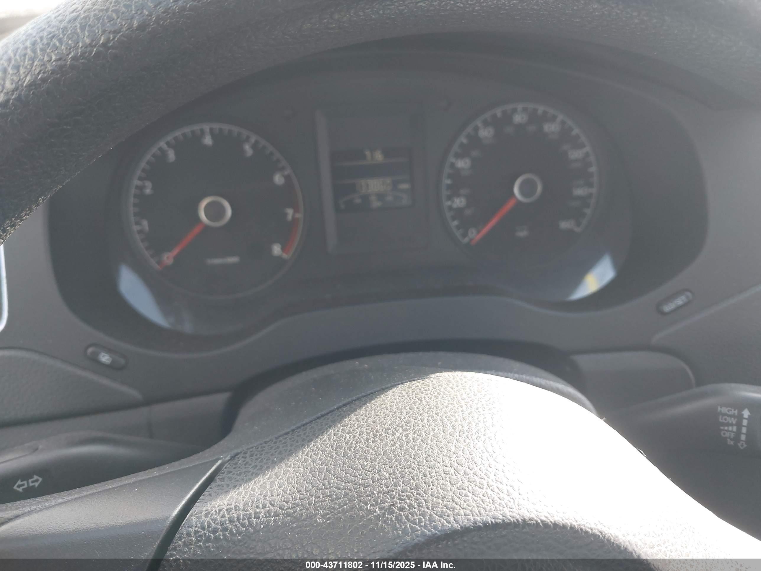 VOLKSWAGEN JETTA image 7
