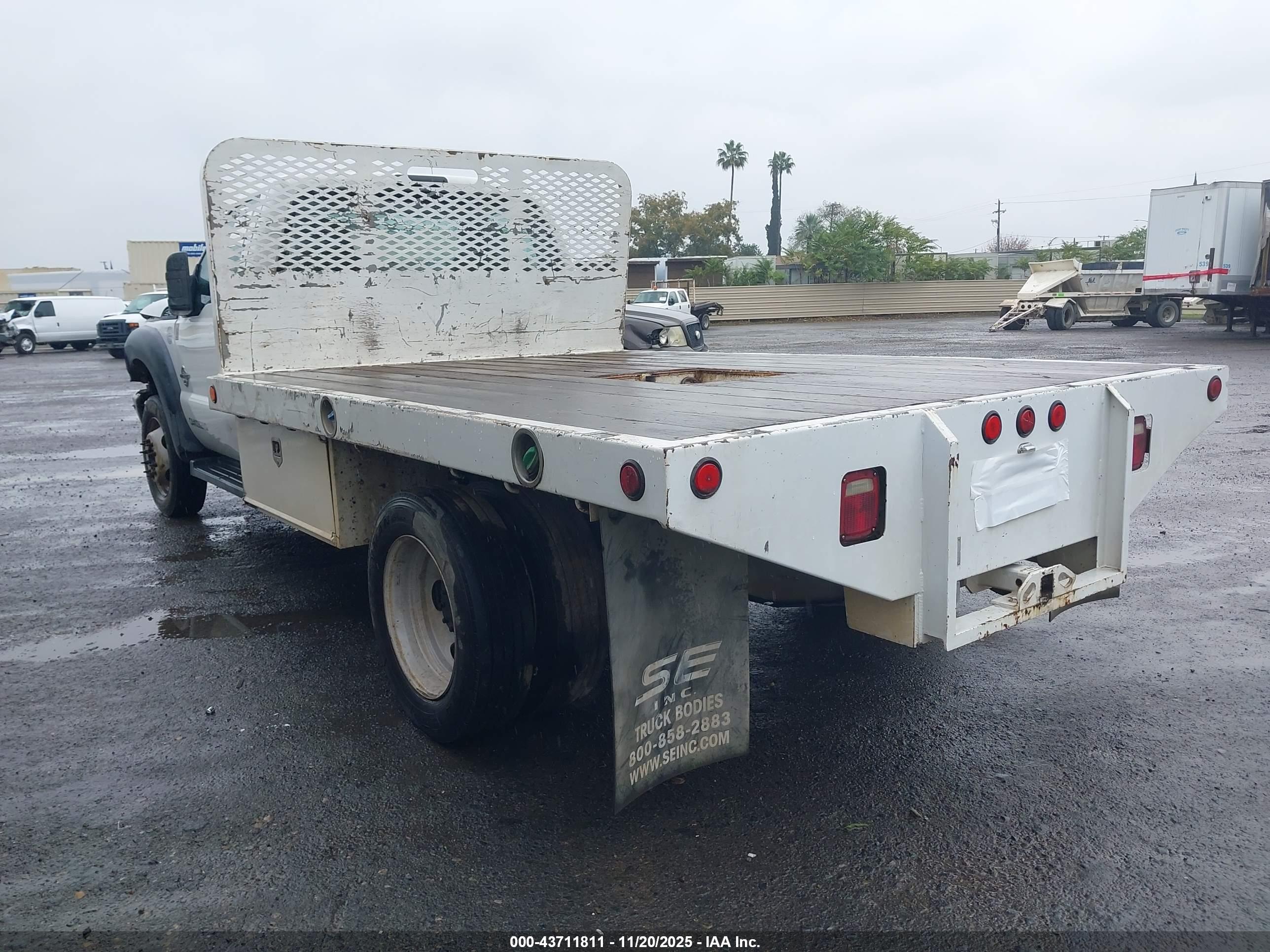 FORD F-550 image 3