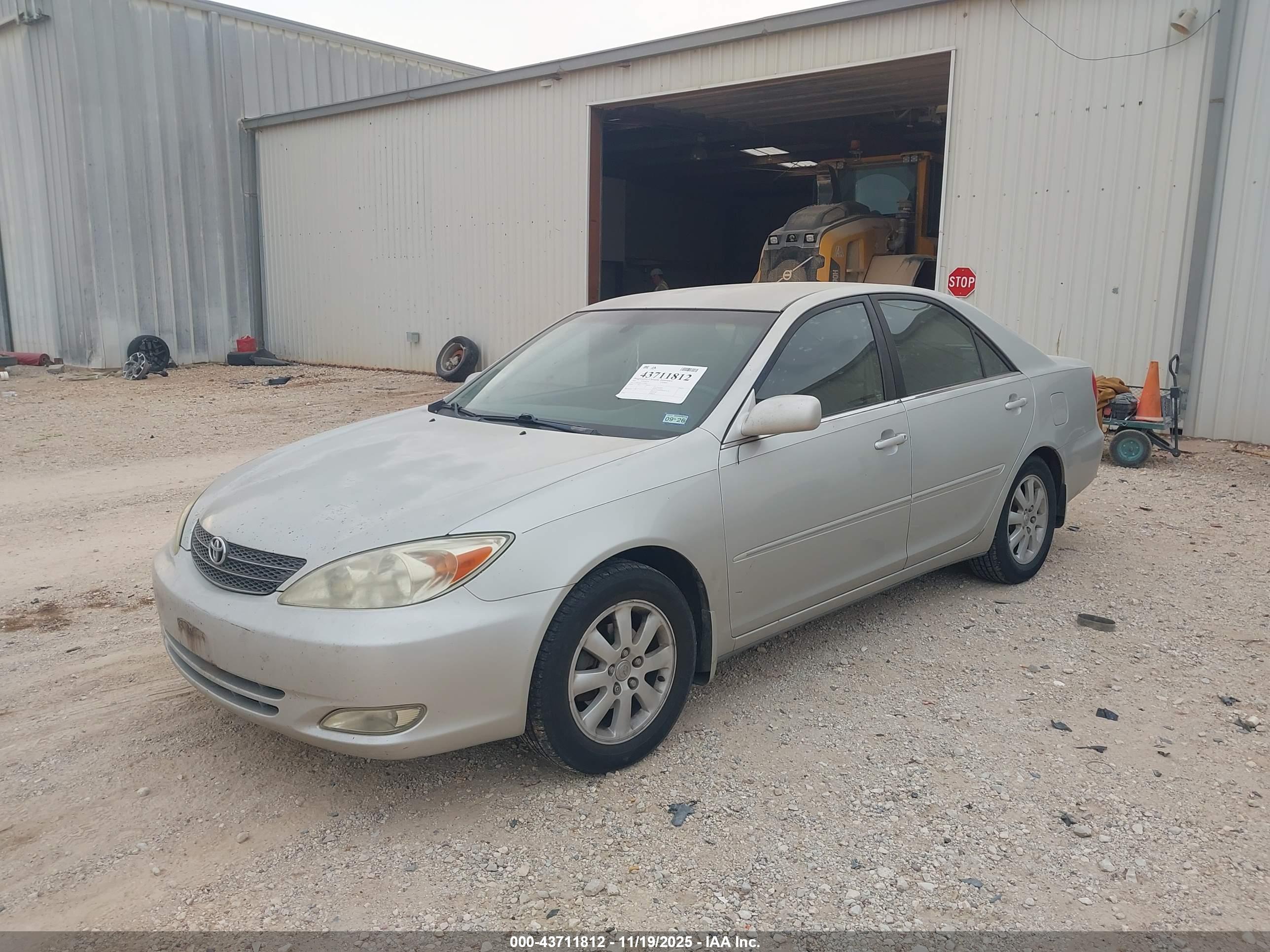 TOYOTA CAMRY image 2
