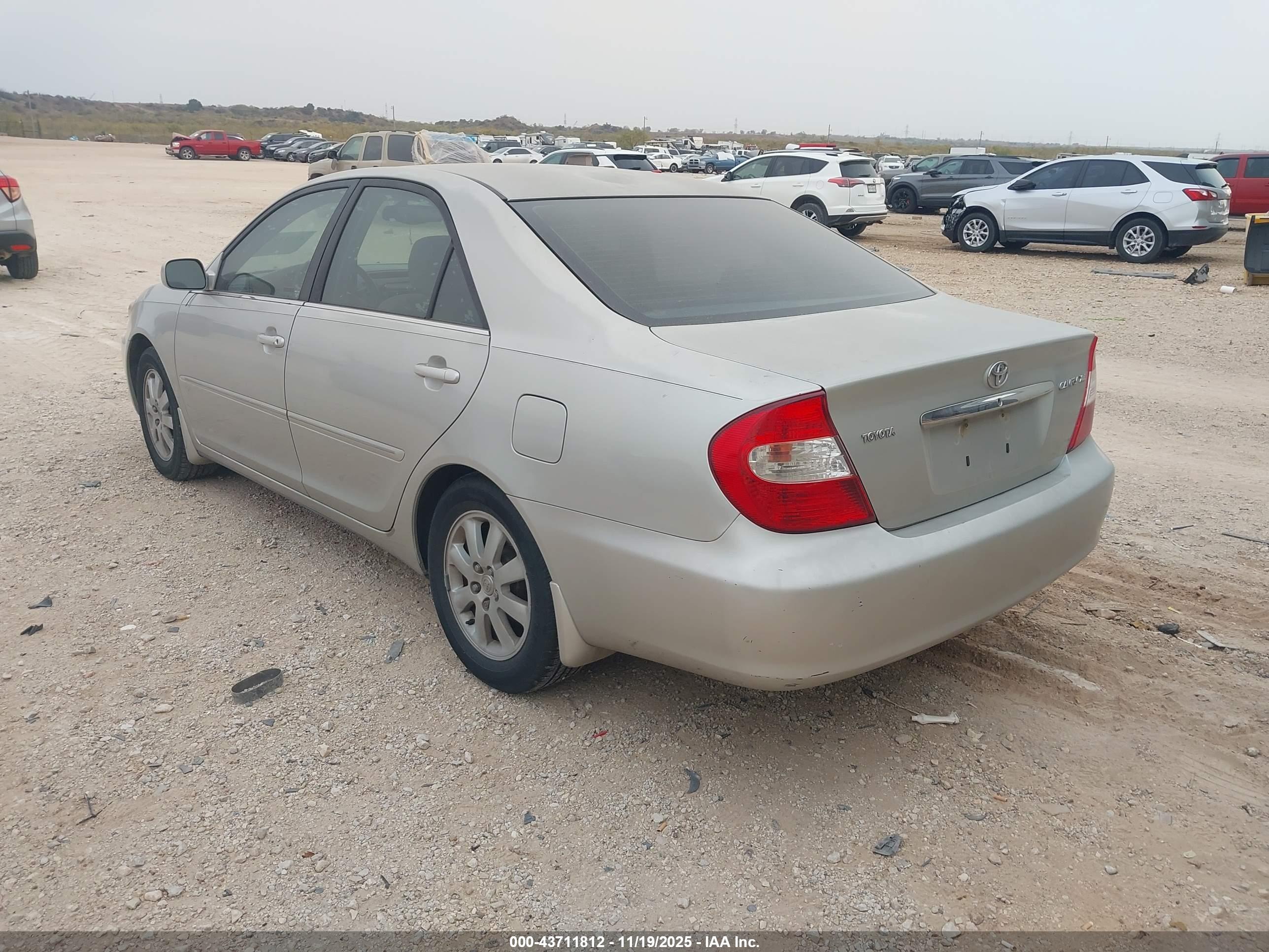 TOYOTA CAMRY image 3