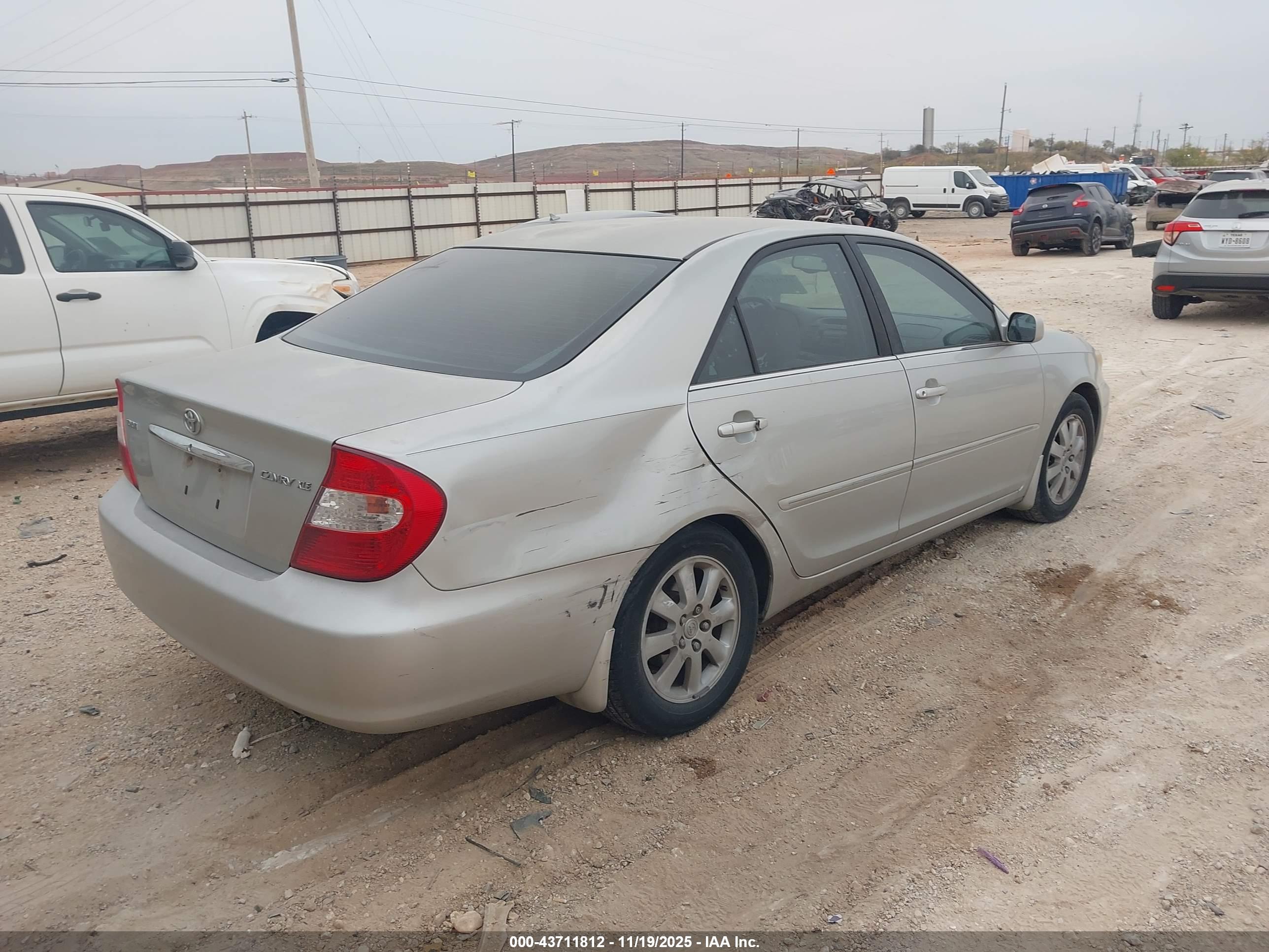 TOYOTA CAMRY image 4