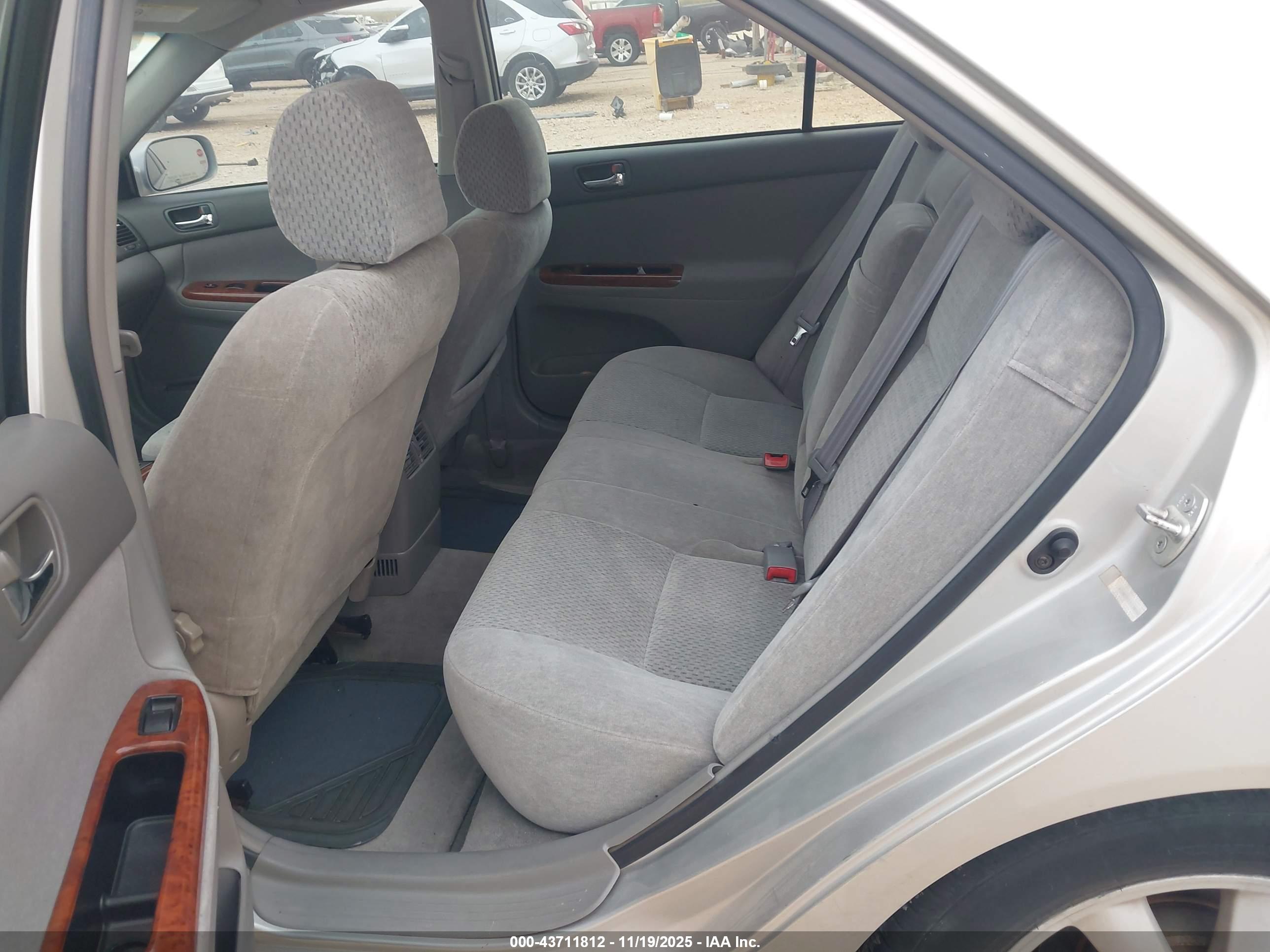 TOYOTA CAMRY image 8