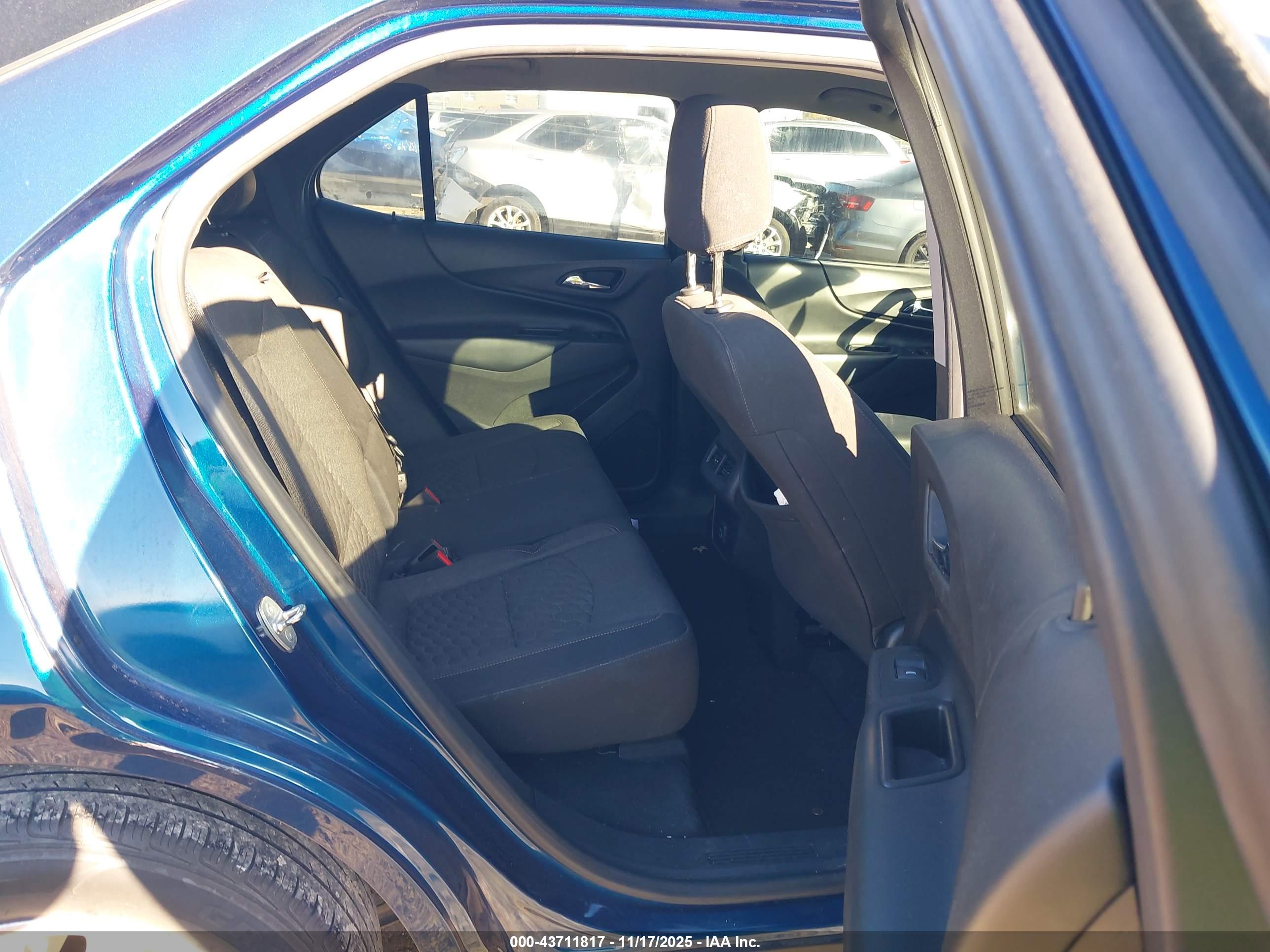 CHEVROLET EQUINOX image 8