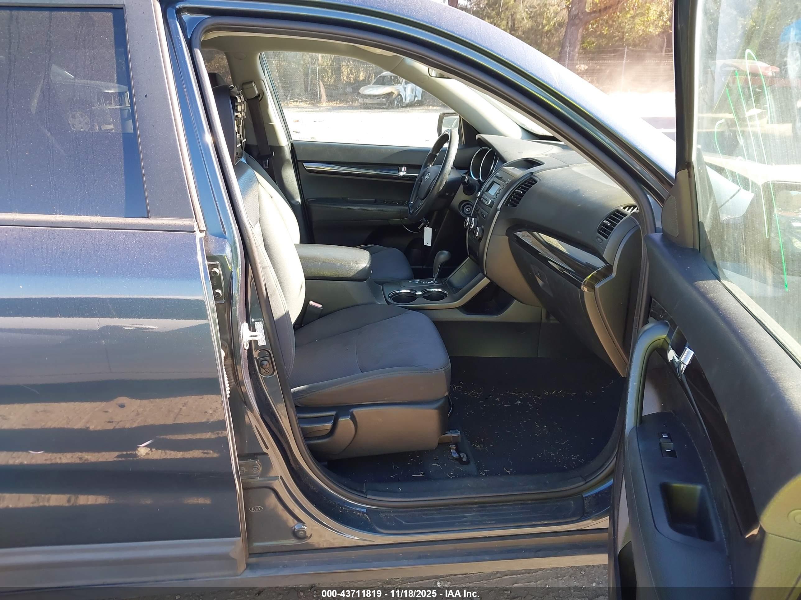 KIA SORENTO image 5