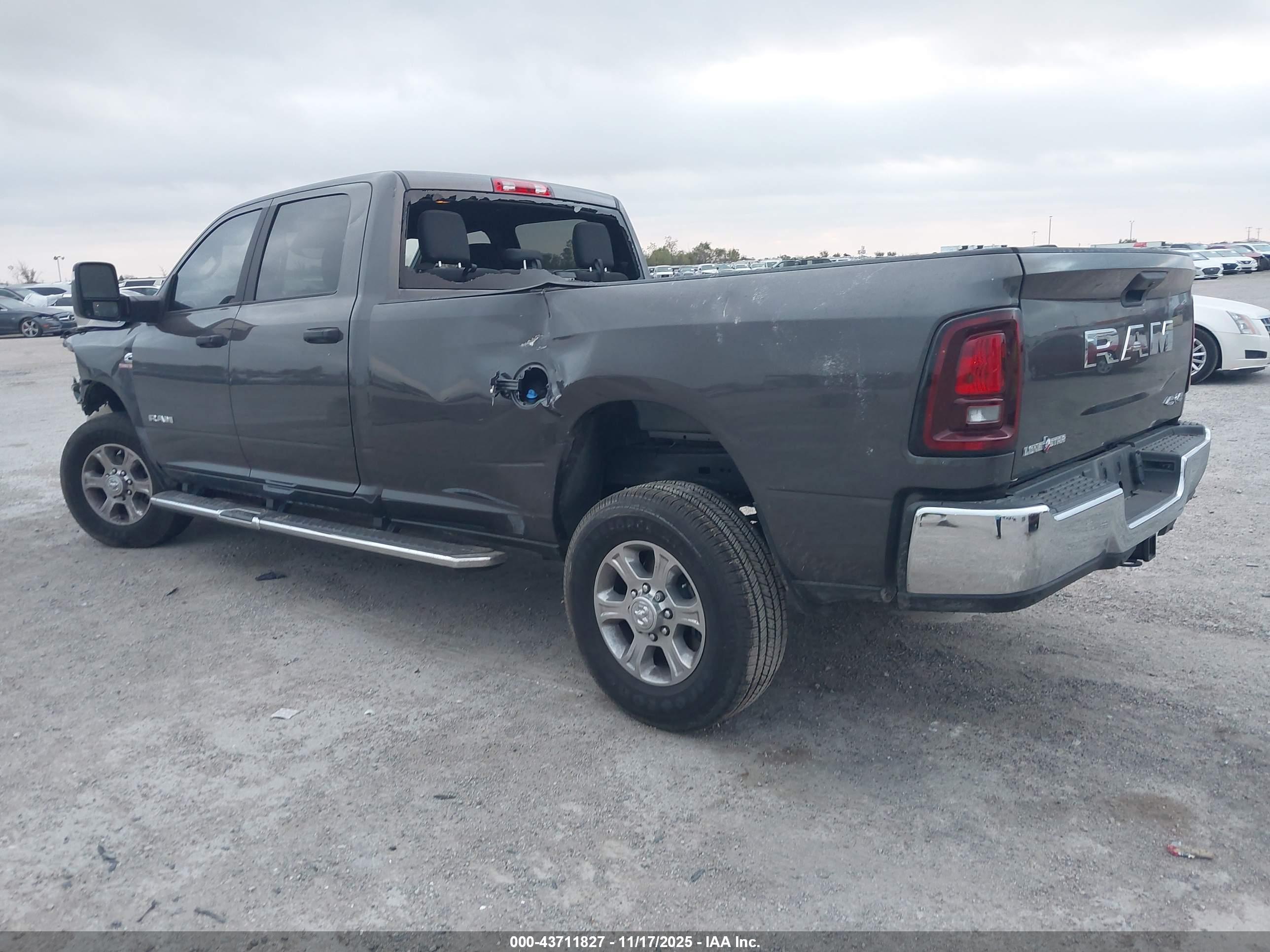 RAM 2500 image 3