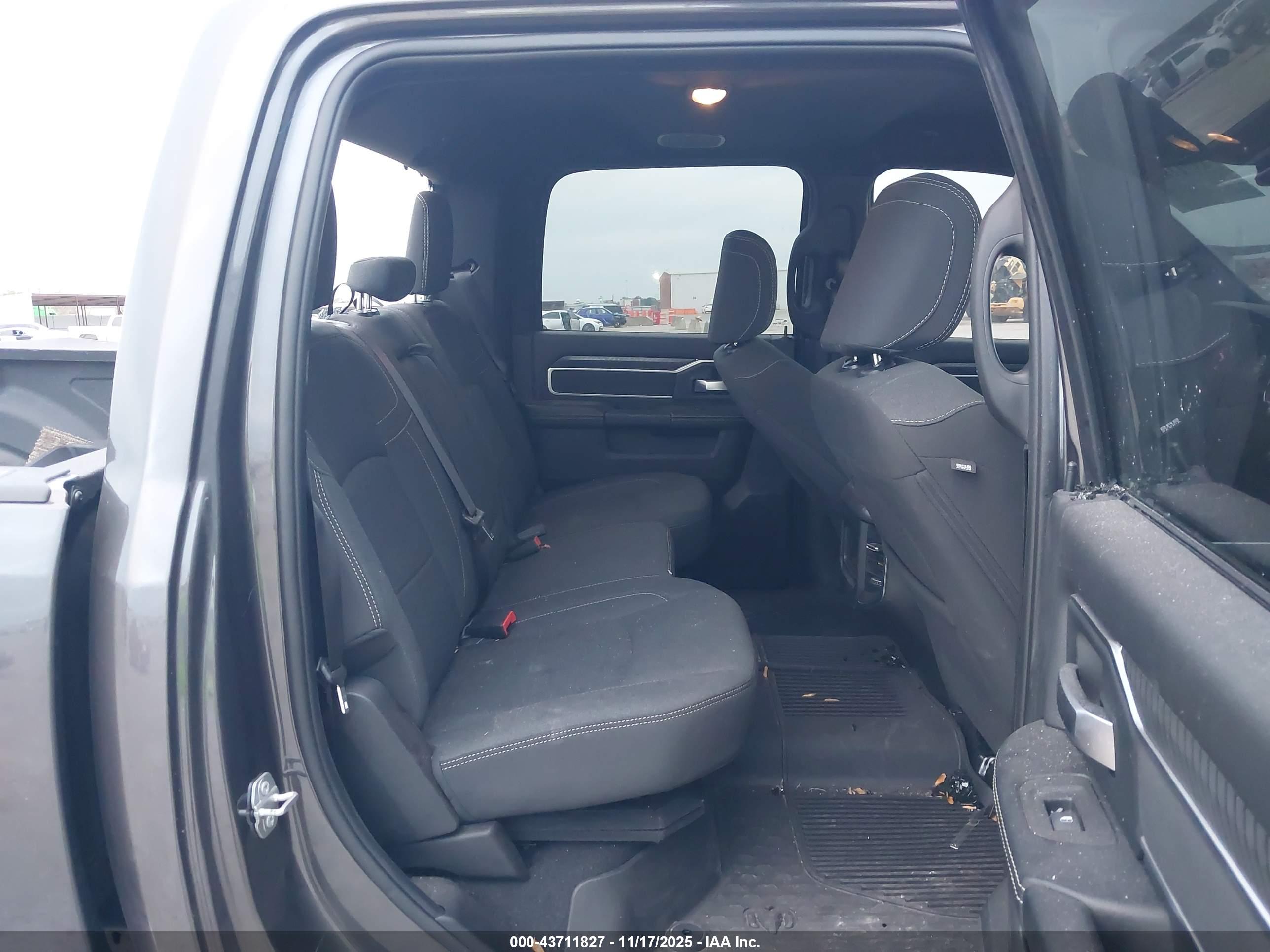 RAM 2500 image 8