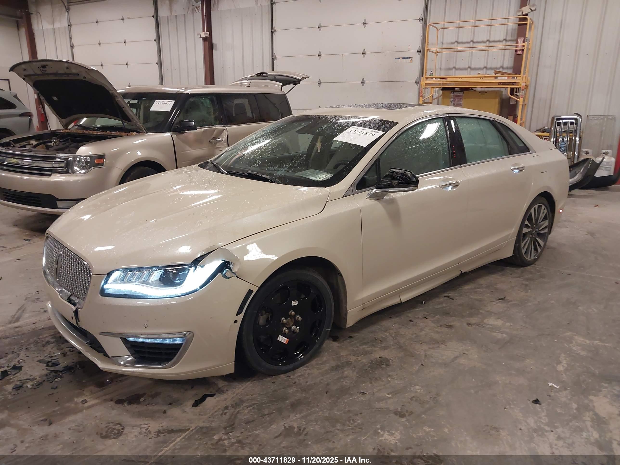 LINCOLN MKZ image 2