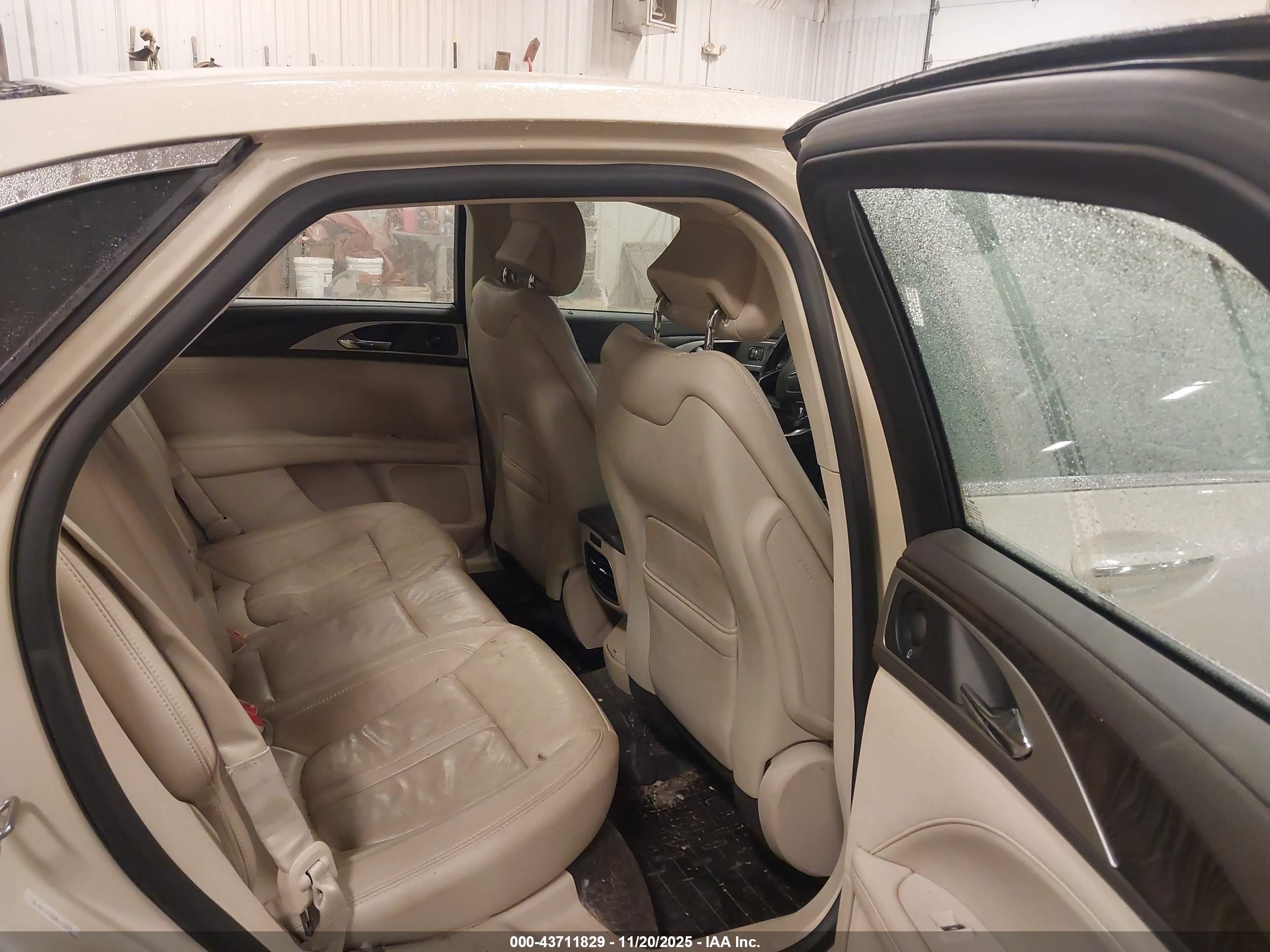 LINCOLN MKZ image 8