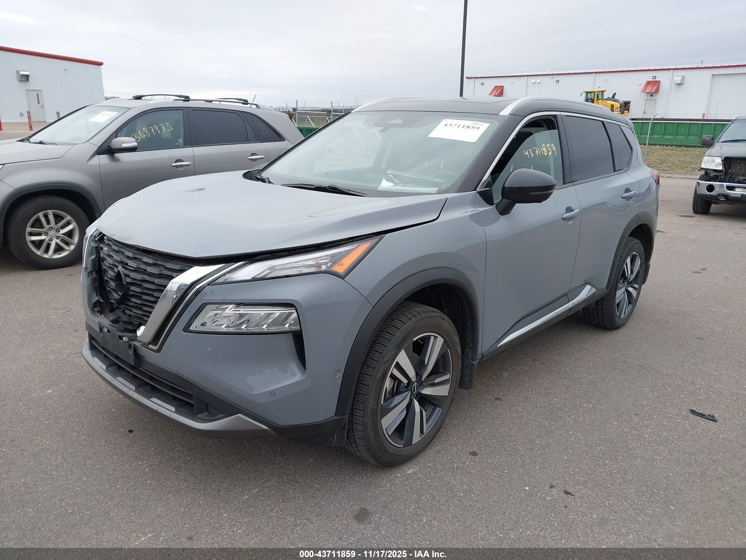 NISSAN ROGUE image 2