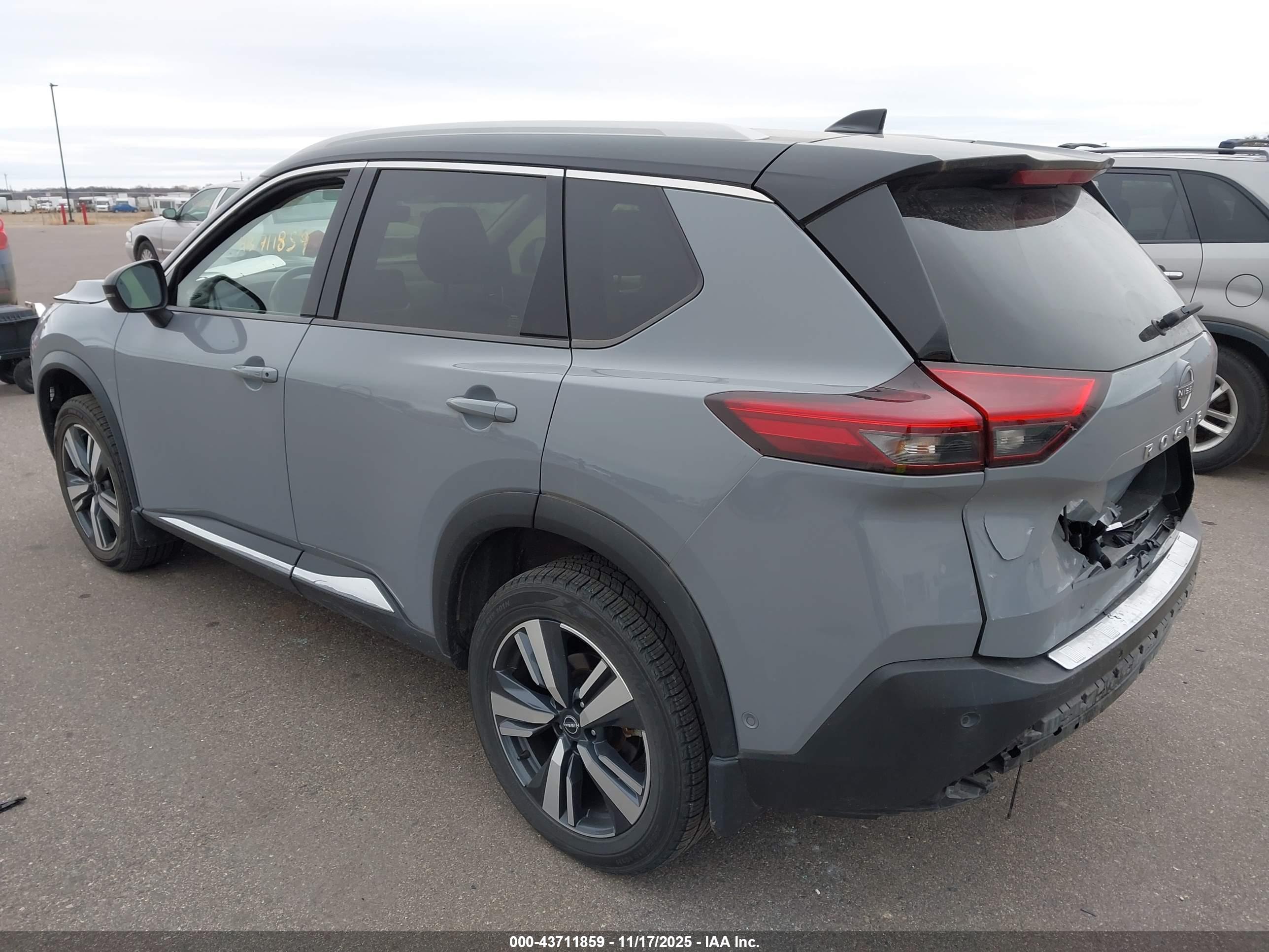 NISSAN ROGUE image 3