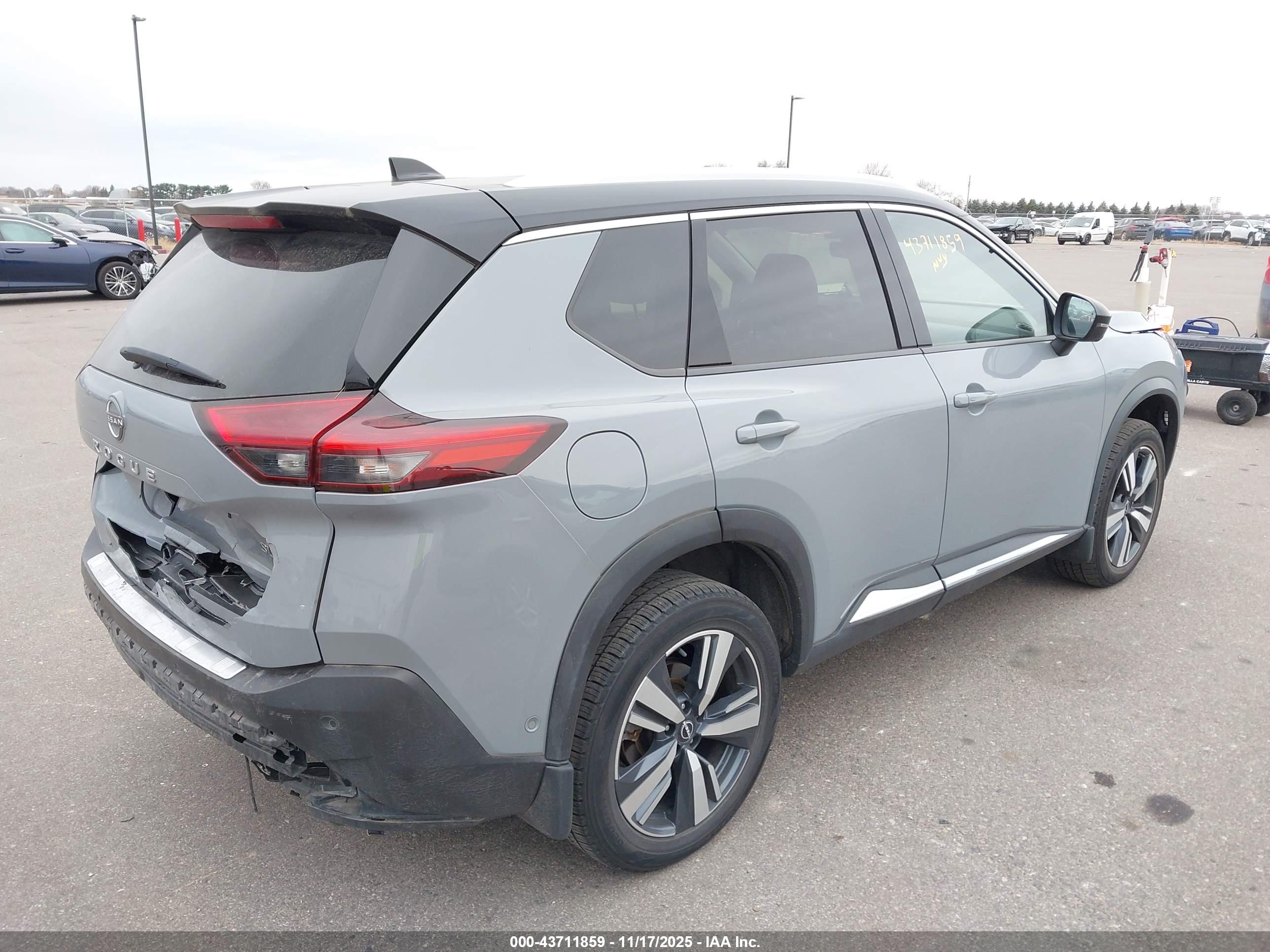 NISSAN ROGUE image 4